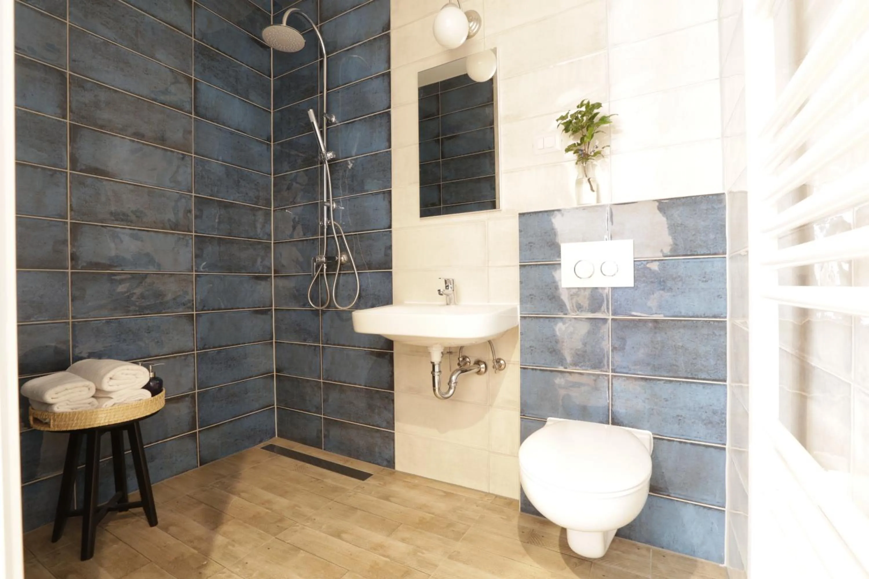 Shower in Angel Main Square Center Zagreb