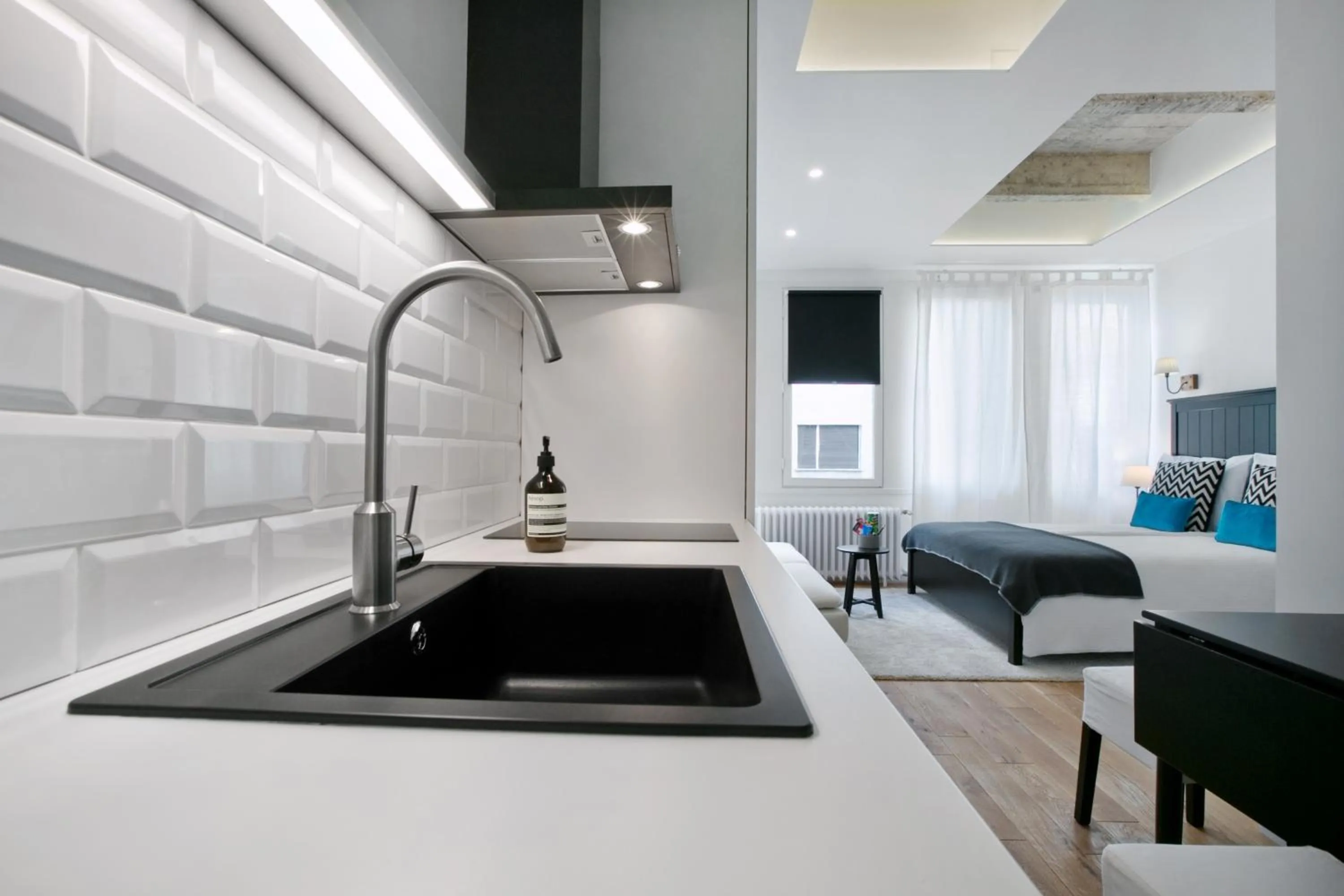 Kitchen or kitchenette, Bed in Angel Main Square Center Zagreb