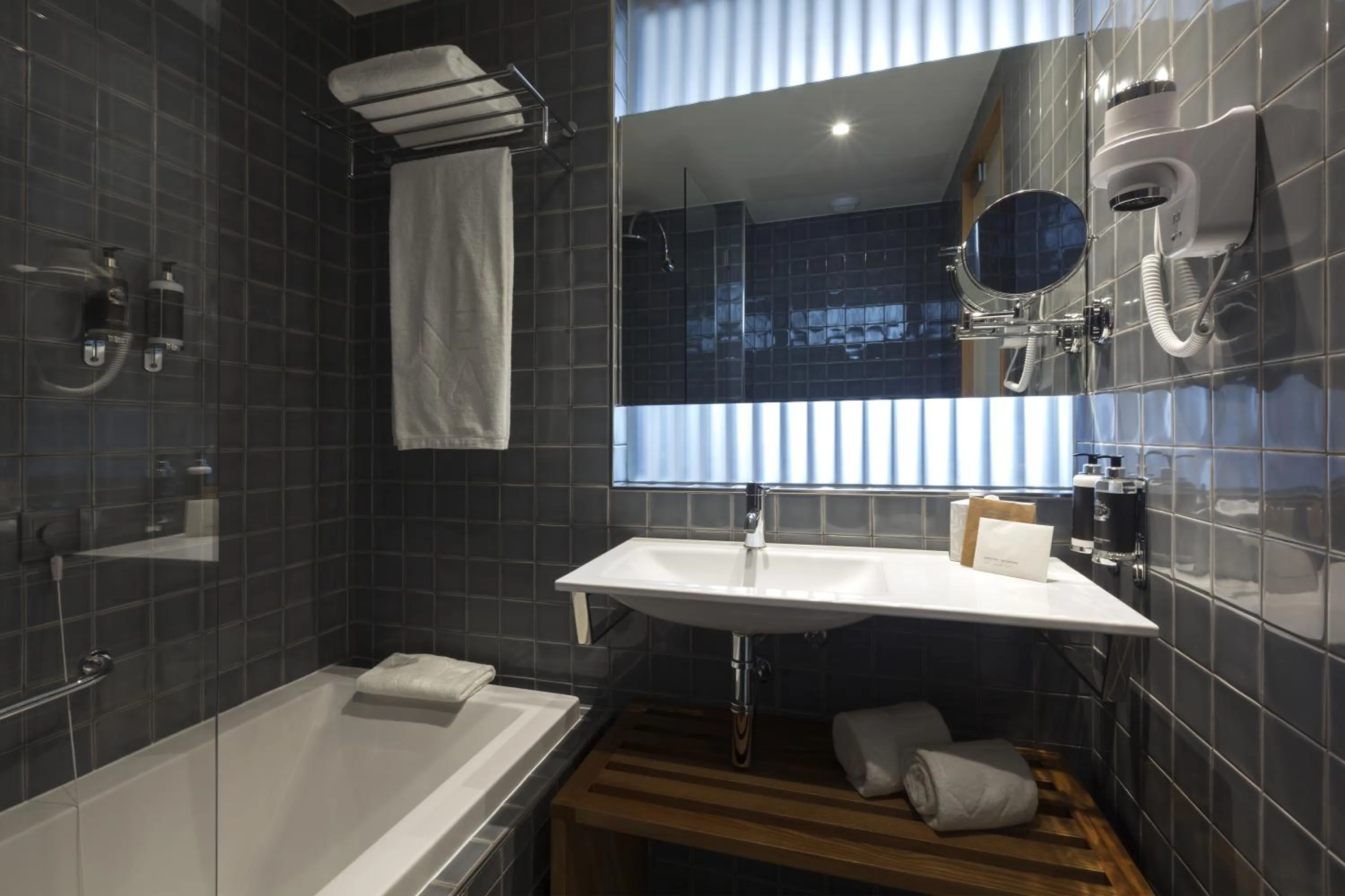 Shower in NEYA Porto Hotel