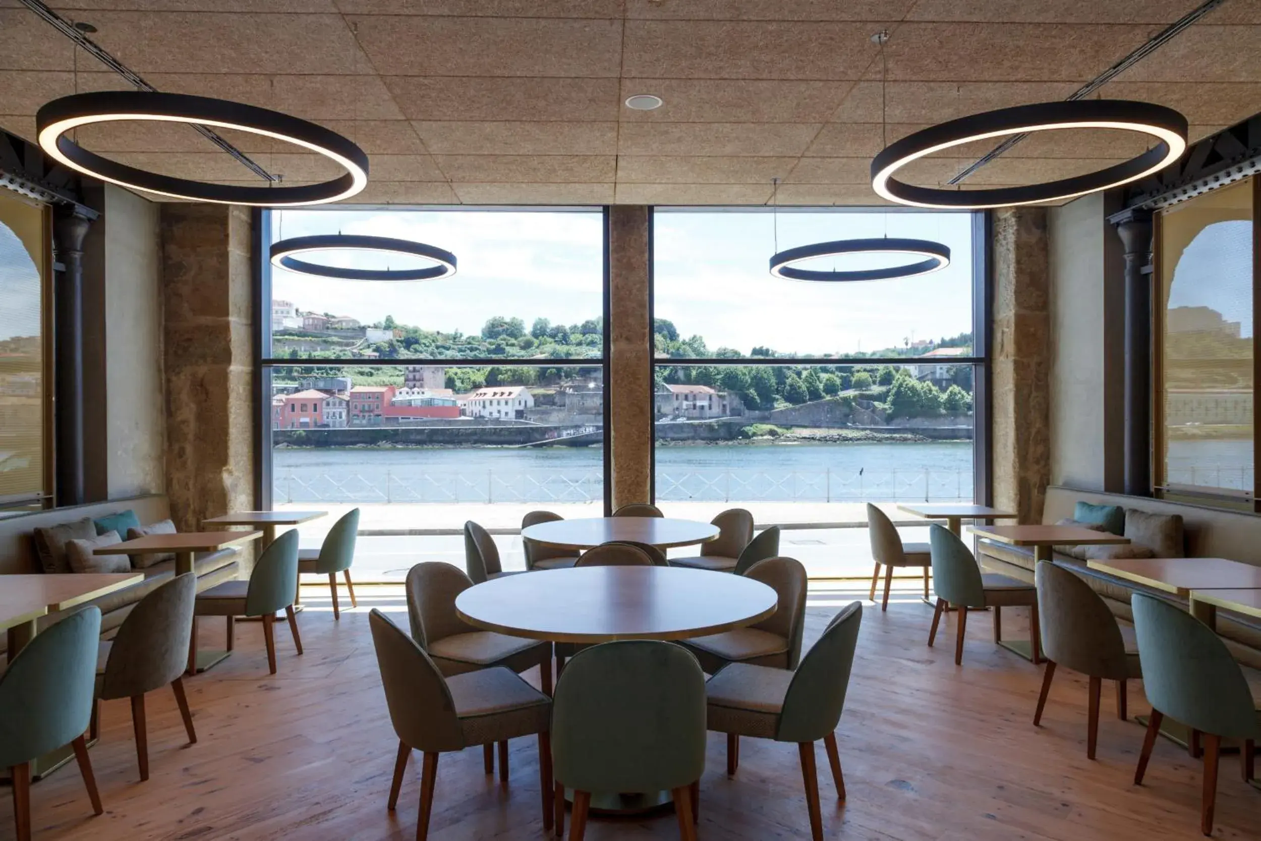 Restaurant/places to eat in NEYA Porto Hotel Restaurant/places to eat in NEYA Porto Hotel