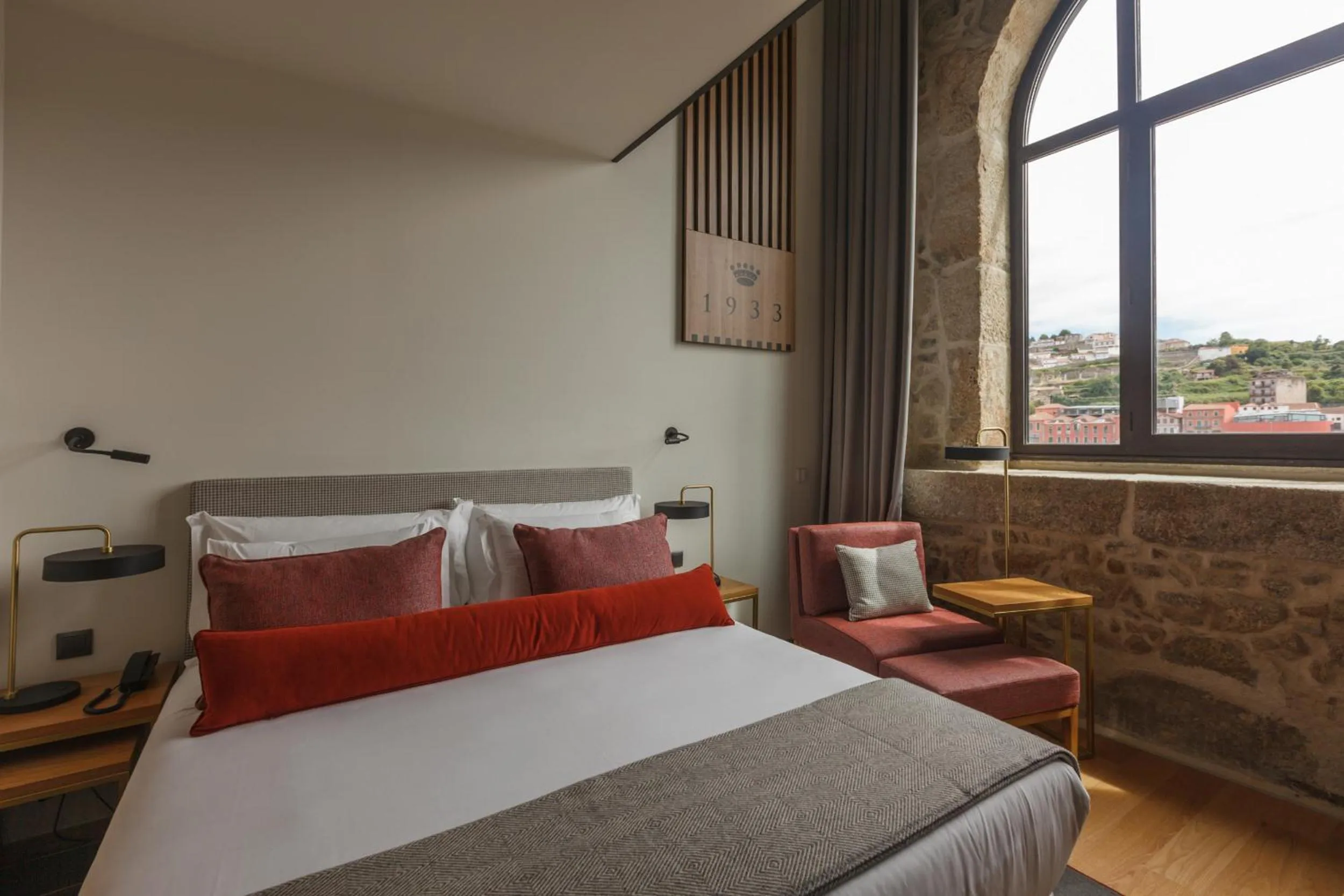 Bed in NEYA Porto Hotel