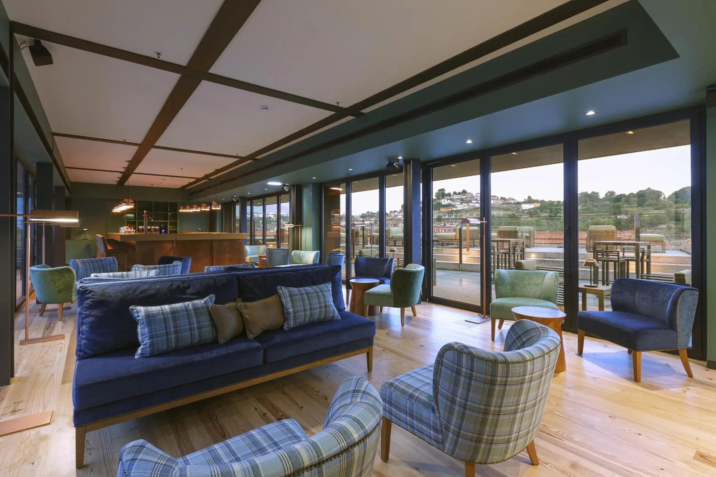 Lounge or bar in NEYA Porto Hotel Lounge or bar in NEYA Porto Hotel