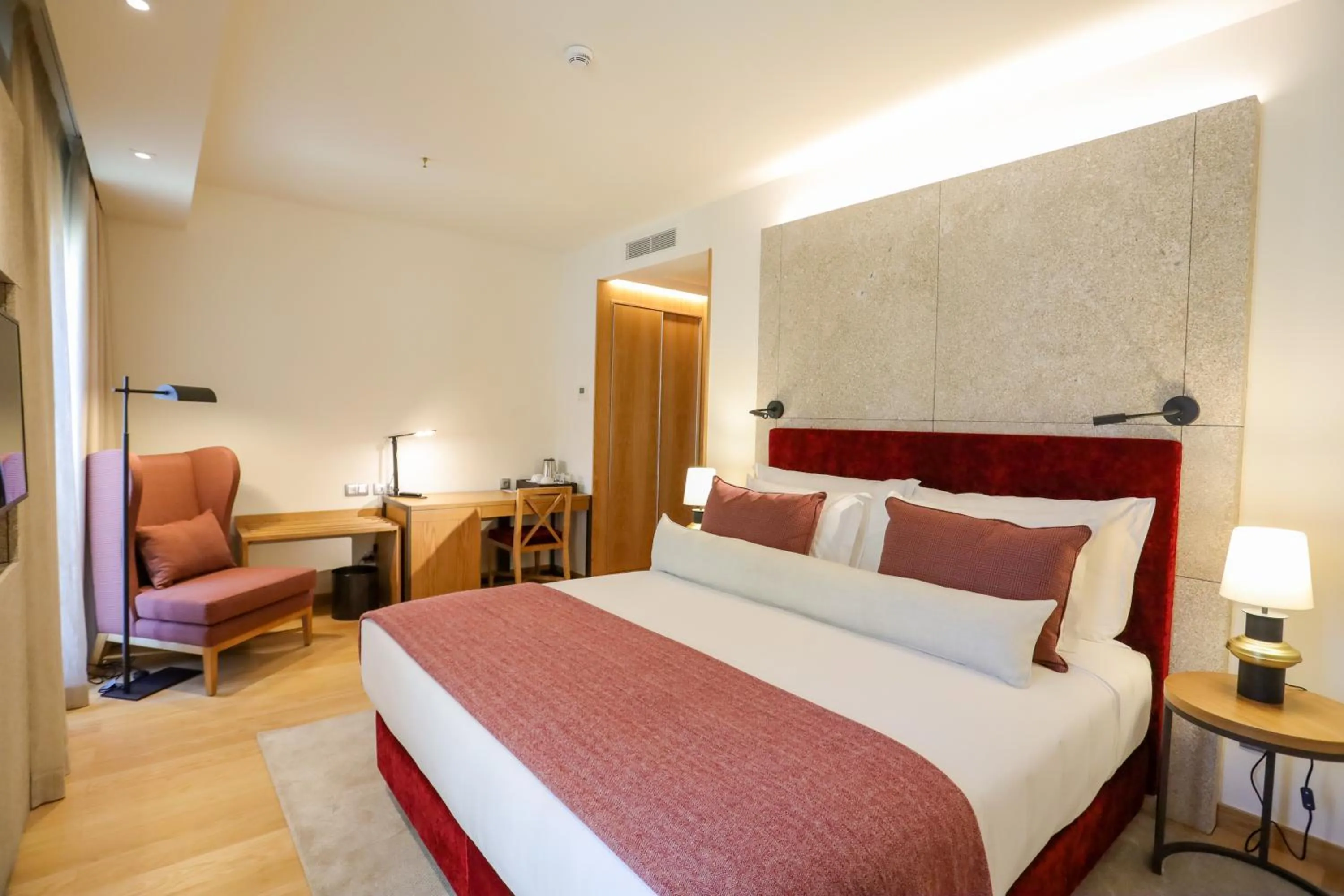 Bed in NEYA Porto Hotel