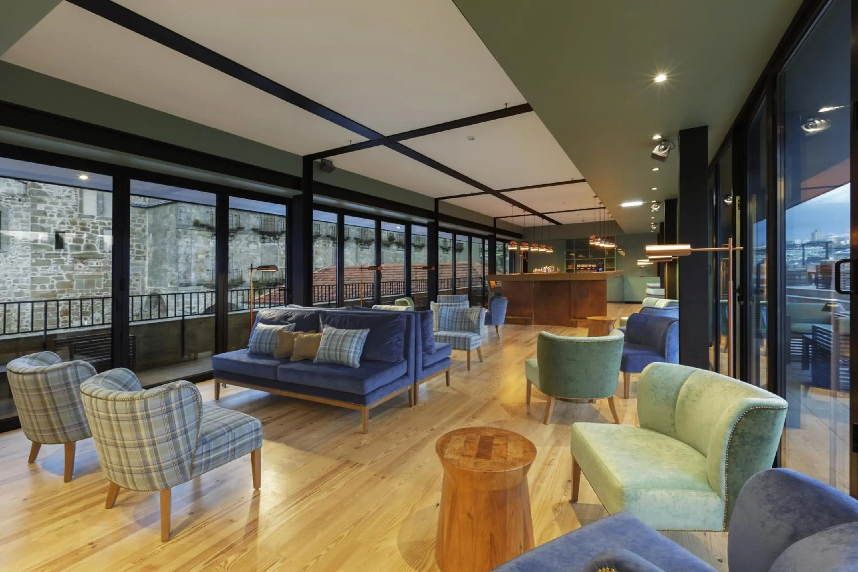 Lounge or bar in NEYA Porto Hotel Lounge or bar in NEYA Porto Hotel