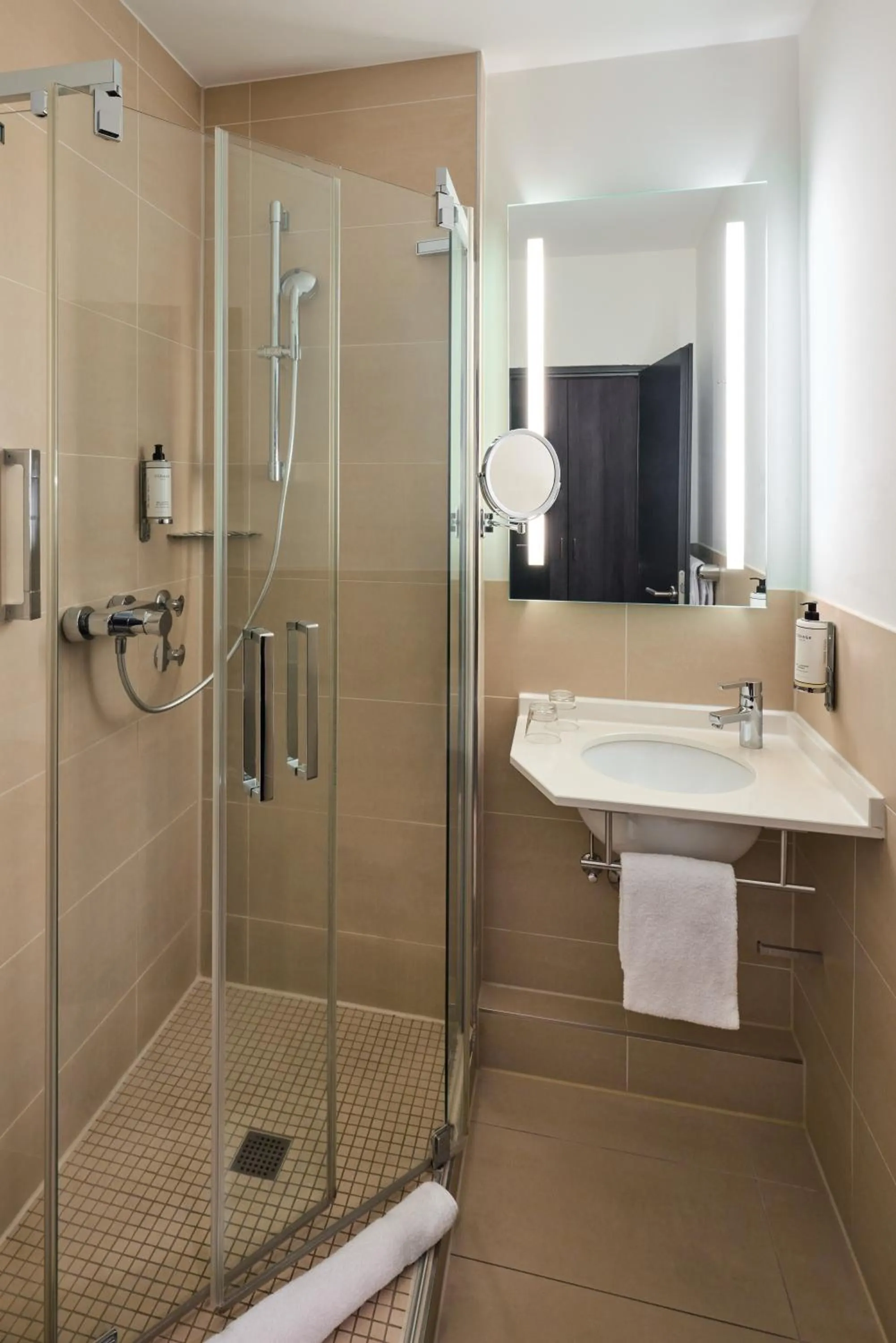 Shower in Hotel du Nord Alster - auf der Uhlenhorst - SELF CHECK-IN