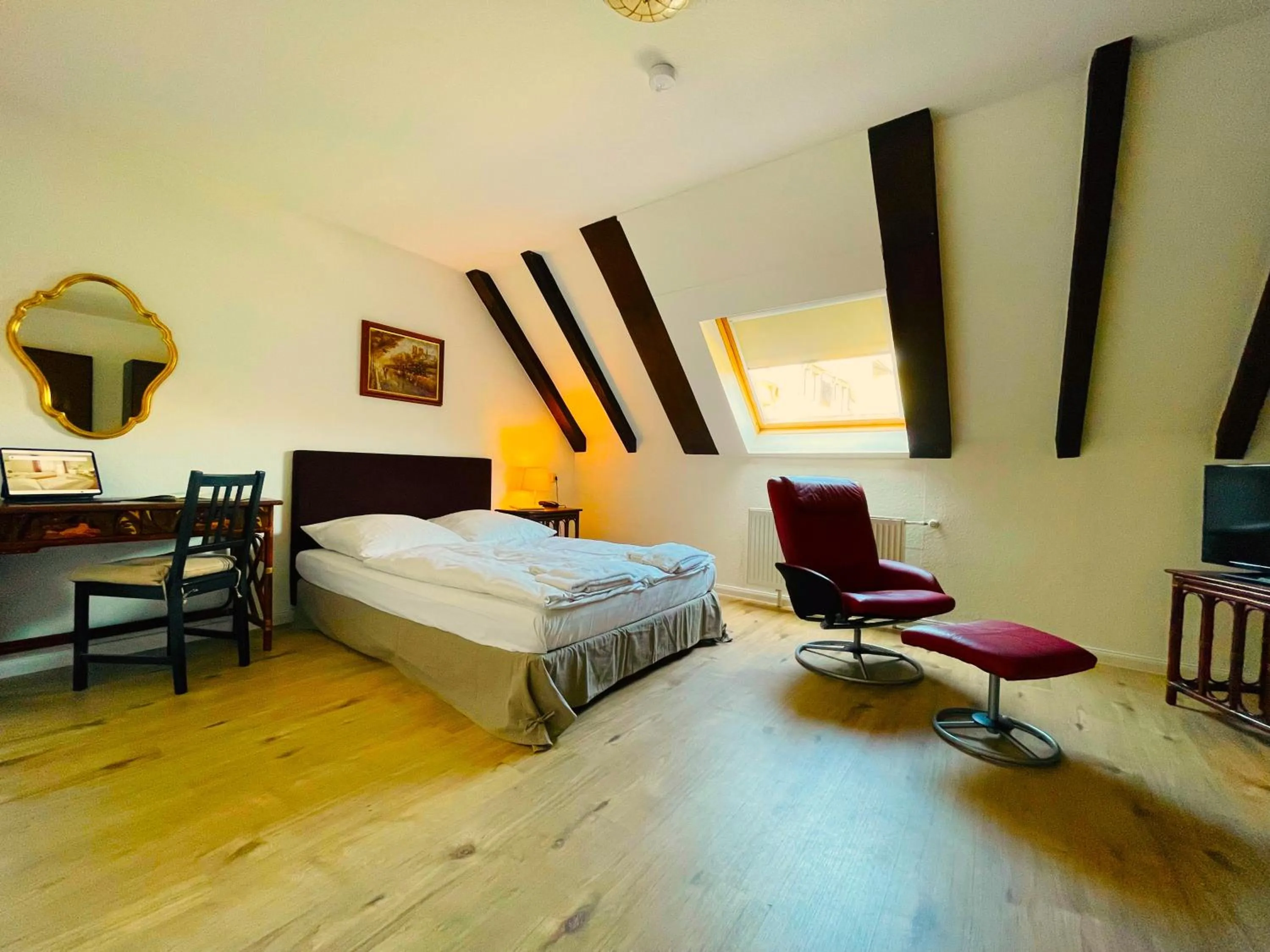 Bedroom, Bed in Hotel Moguntia