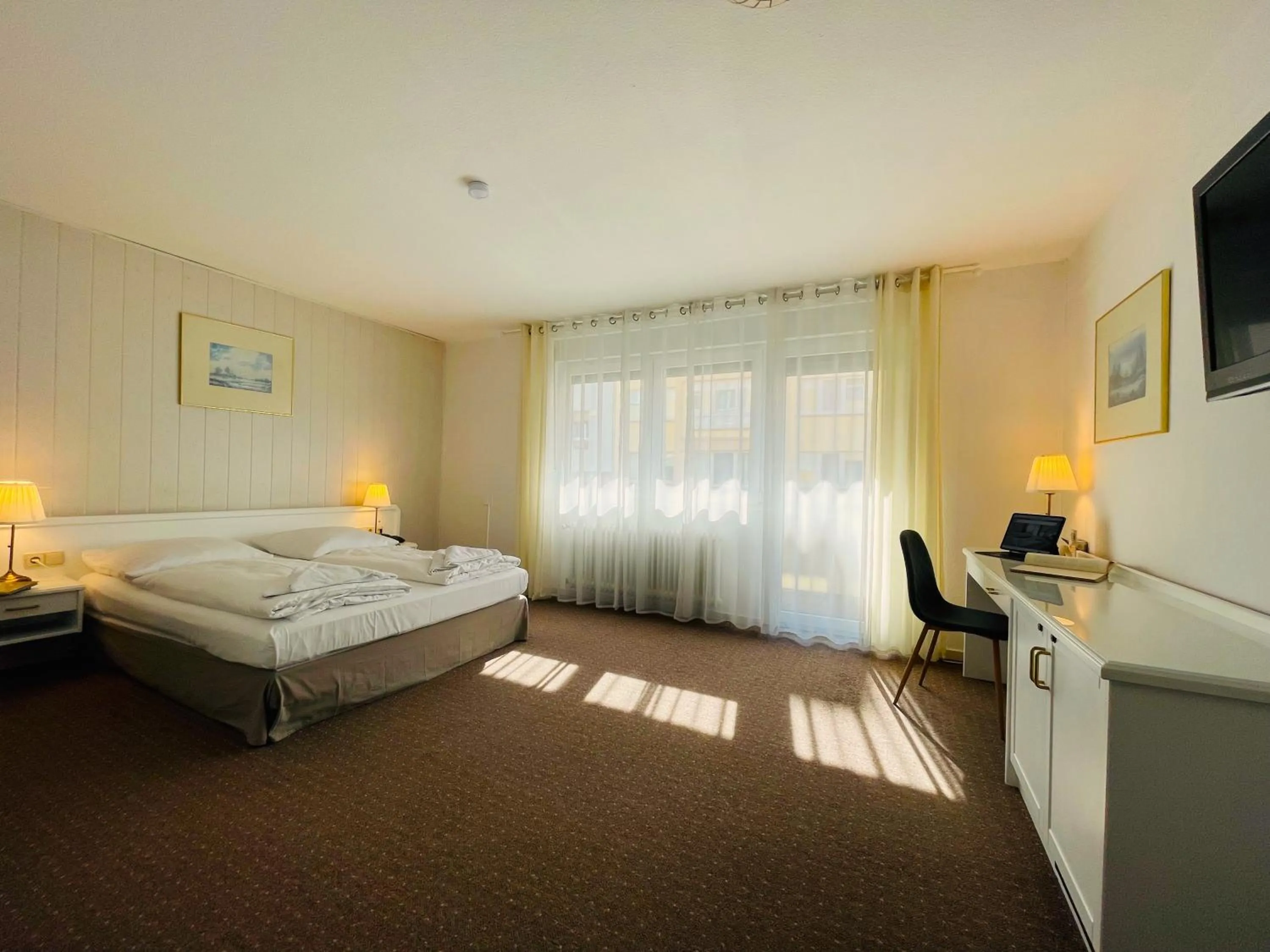 Bedroom, Bed in Hotel Moguntia