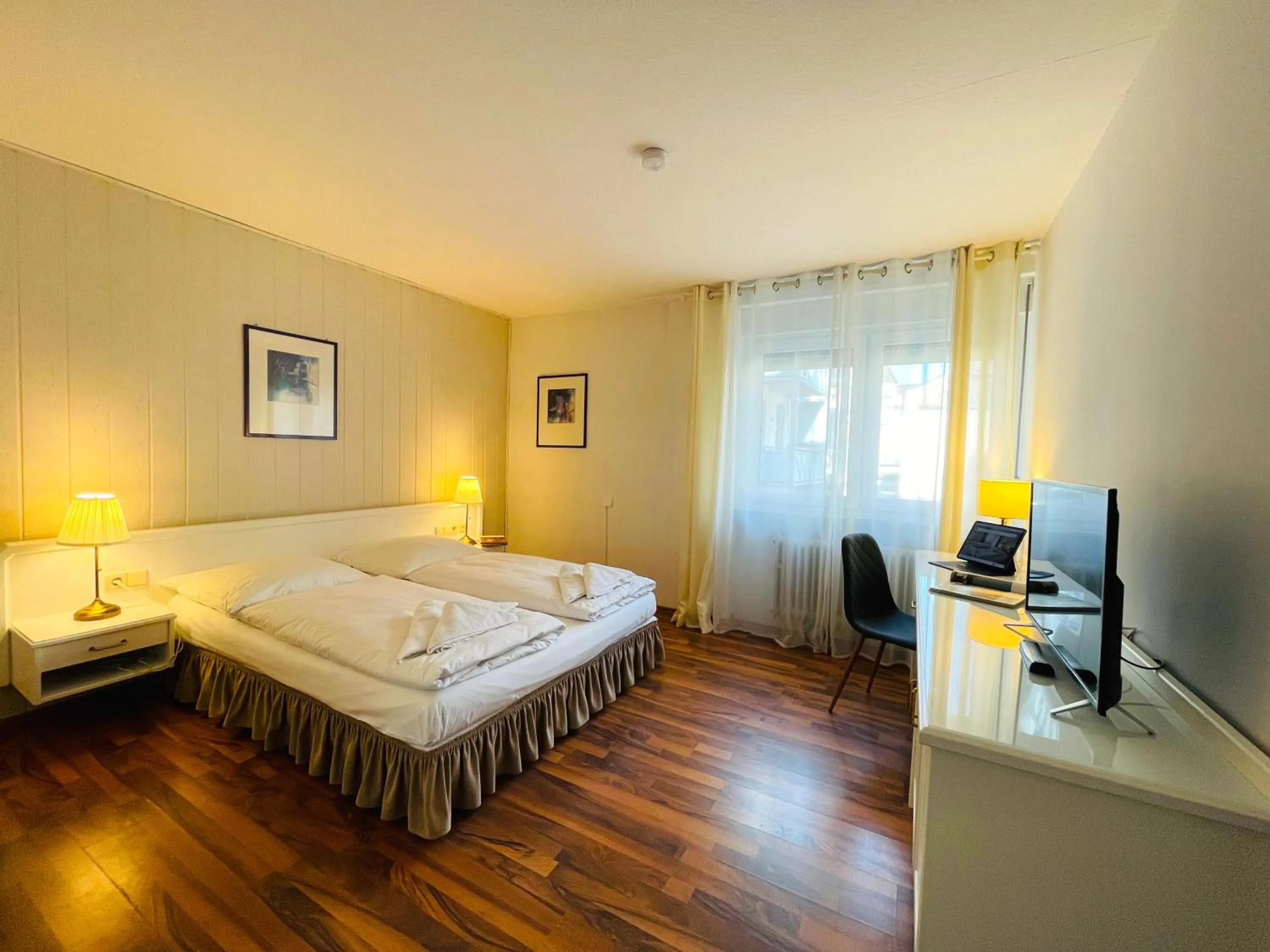 Bedroom, Bed in Hotel Moguntia