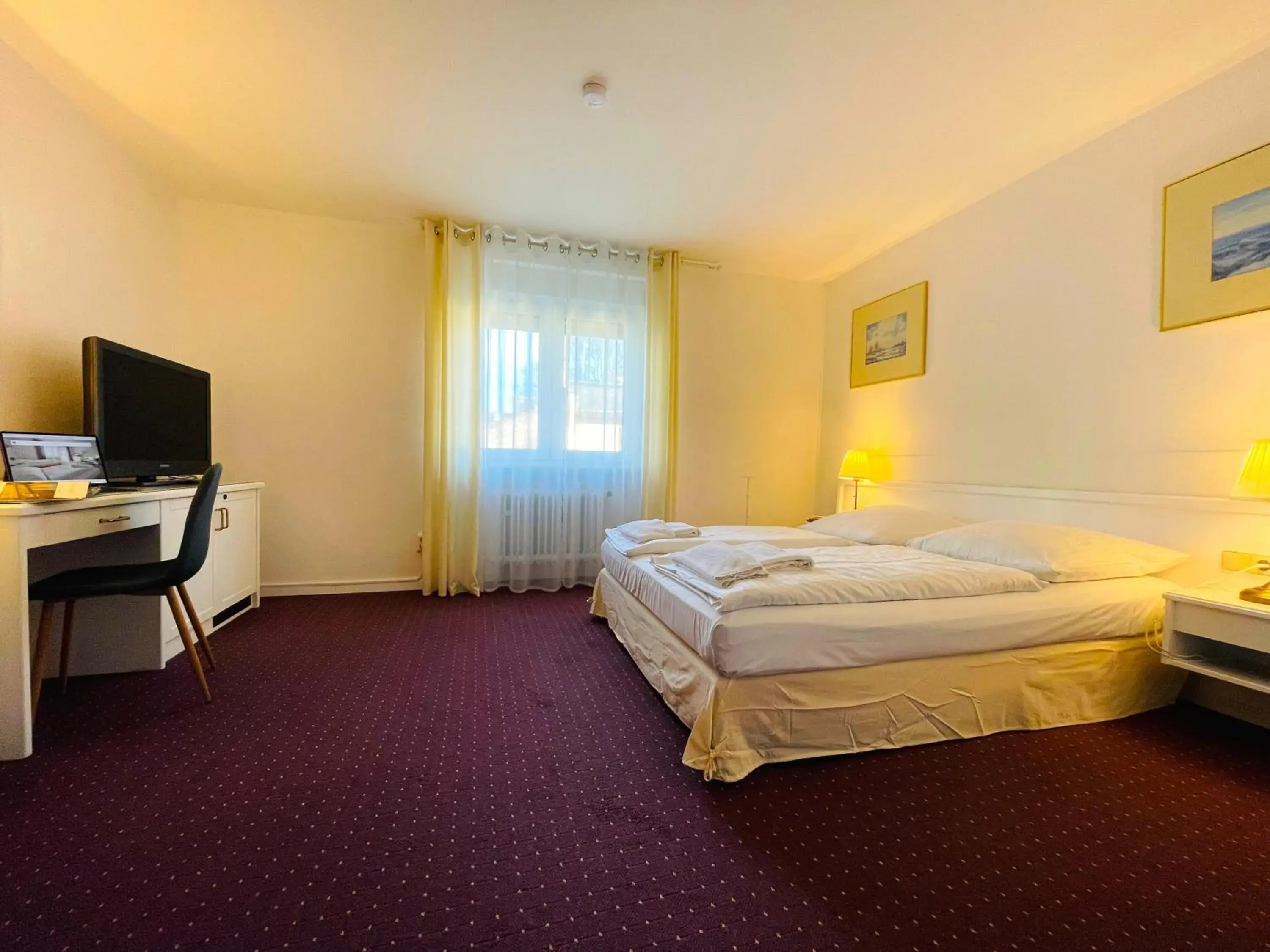 Bedroom, Bed in Hotel Moguntia Bedroom, Bed in Hotel Moguntia