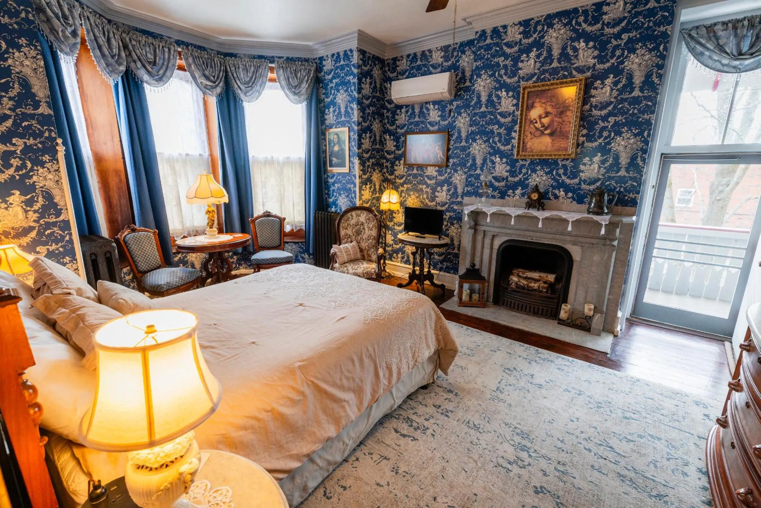 Bed in Gifford-Risley House Bed and Breakfast