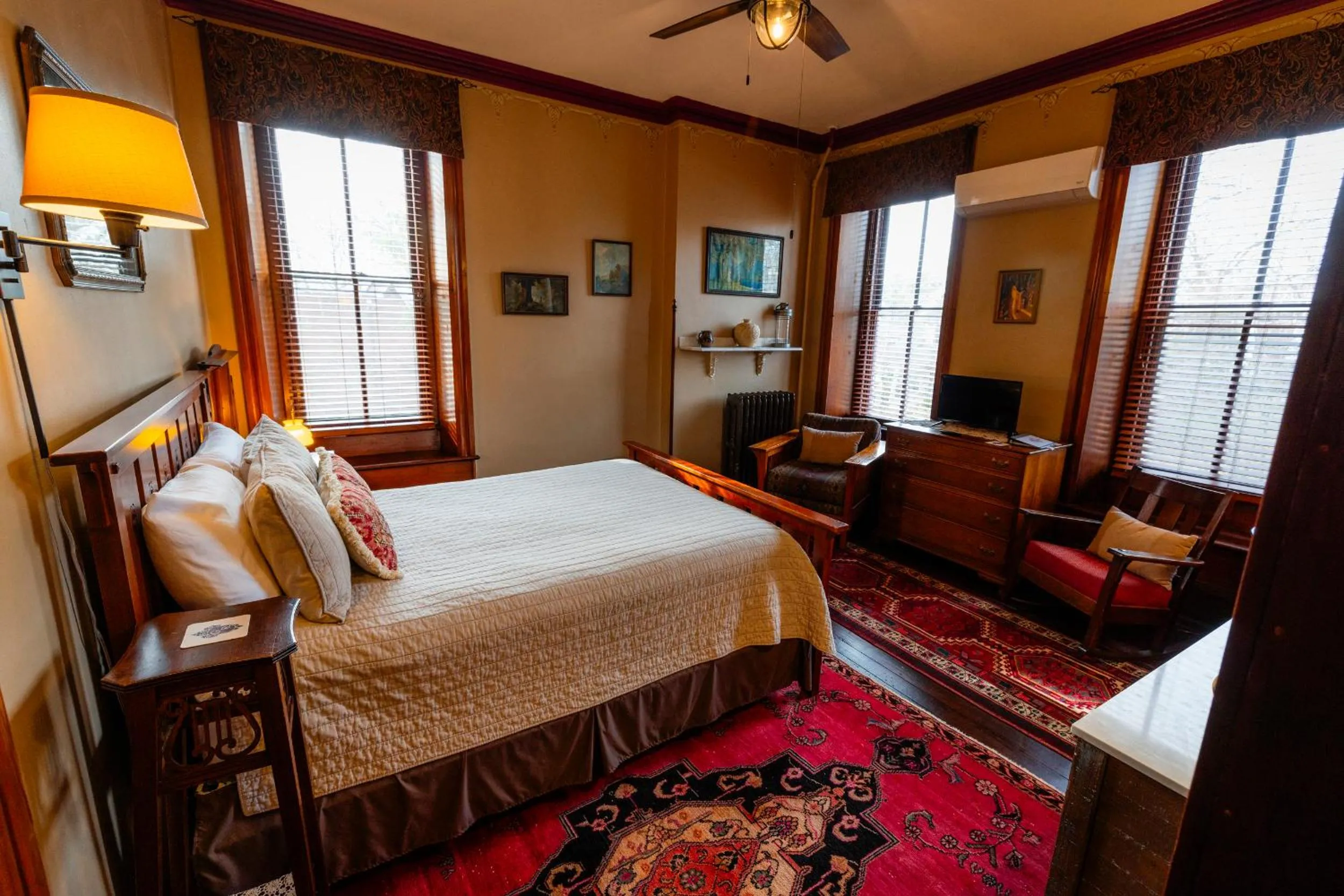 Bed in Gifford-Risley House Bed and Breakfast