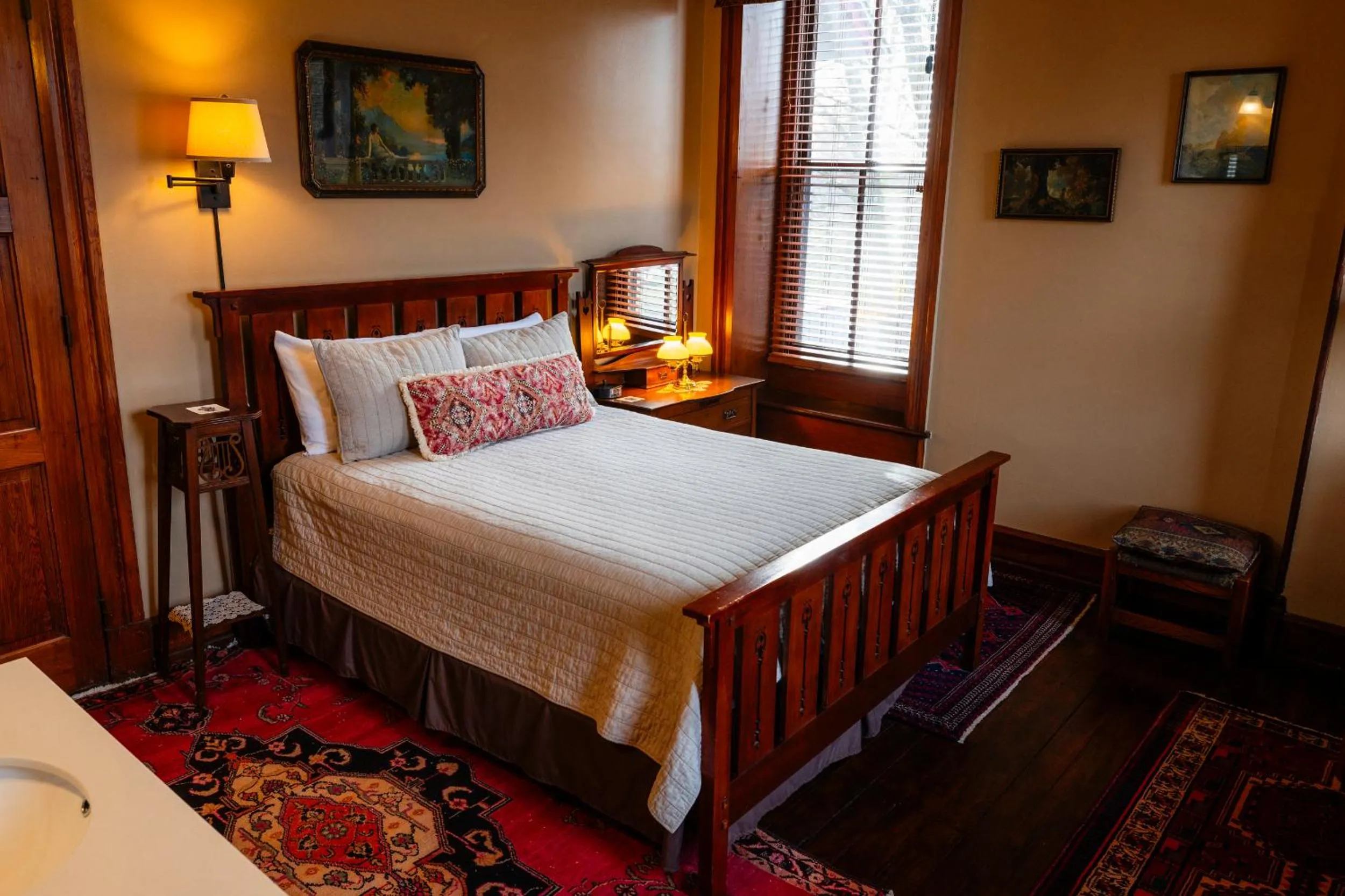 Bed in Gifford-Risley House Bed and Breakfast