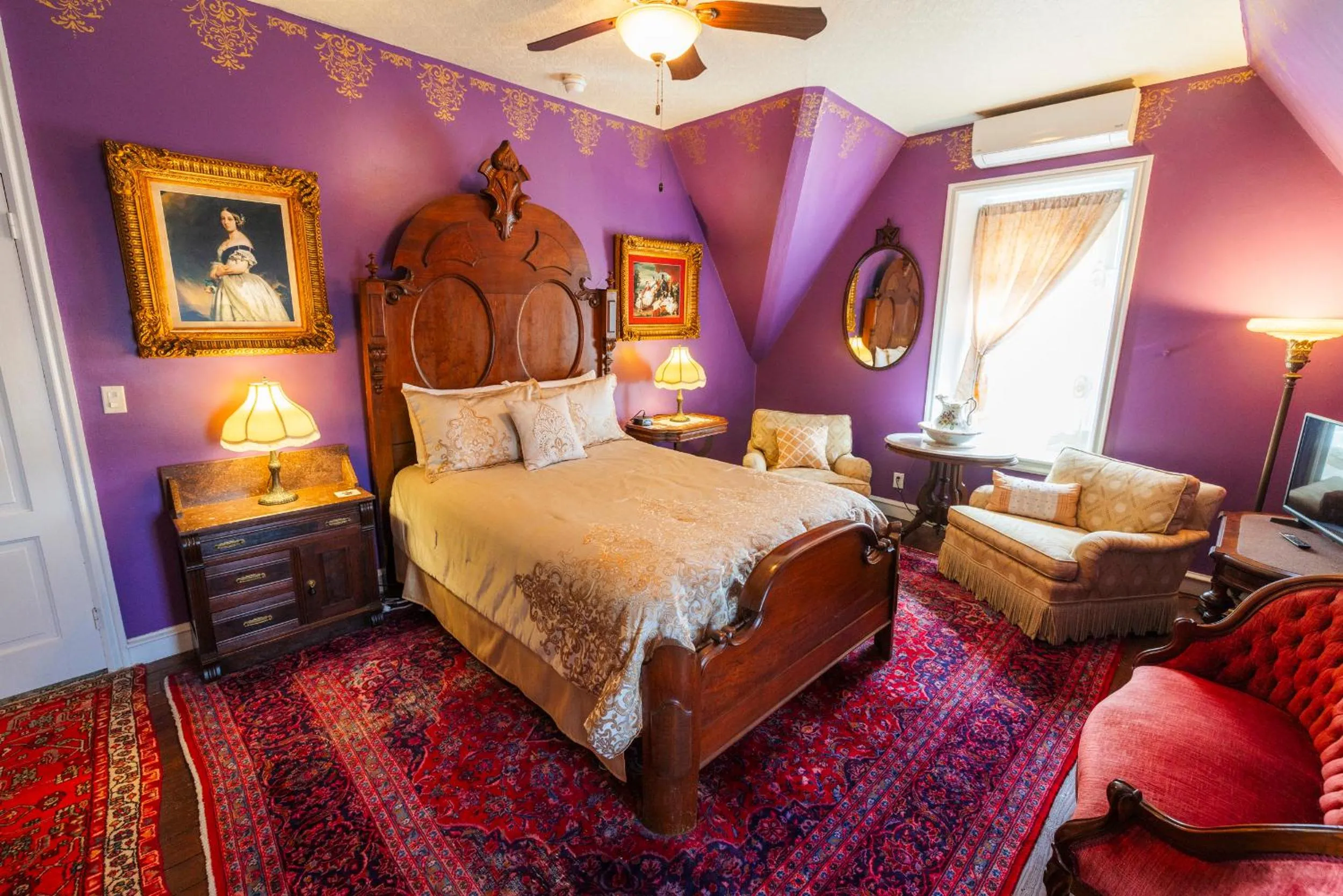 Bed in Gifford-Risley House Bed and Breakfast