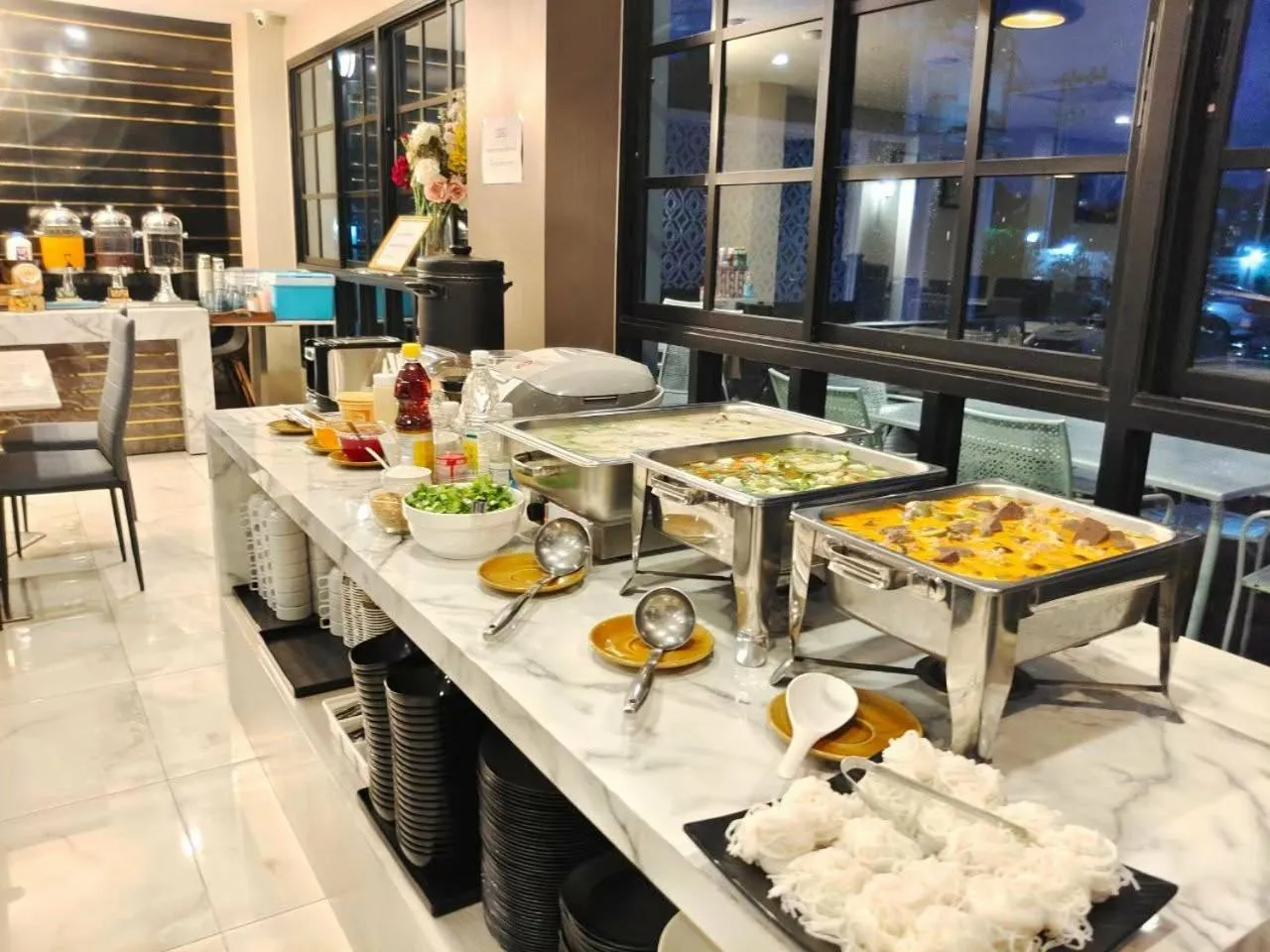 Buffet breakfast in โคโค่ โฮเทล KOCO Hotel
