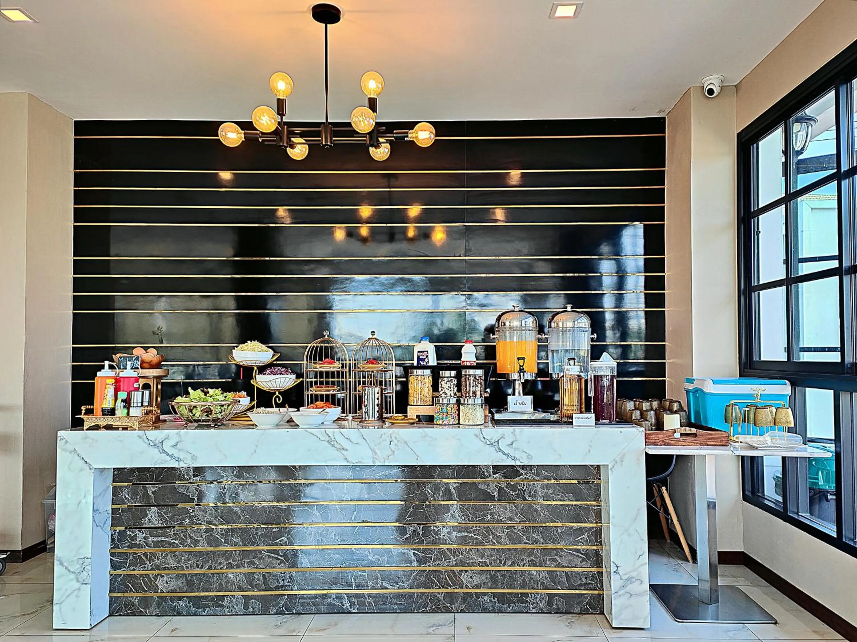 Buffet breakfast in โคโค่ โฮเทล KOCO Hotel