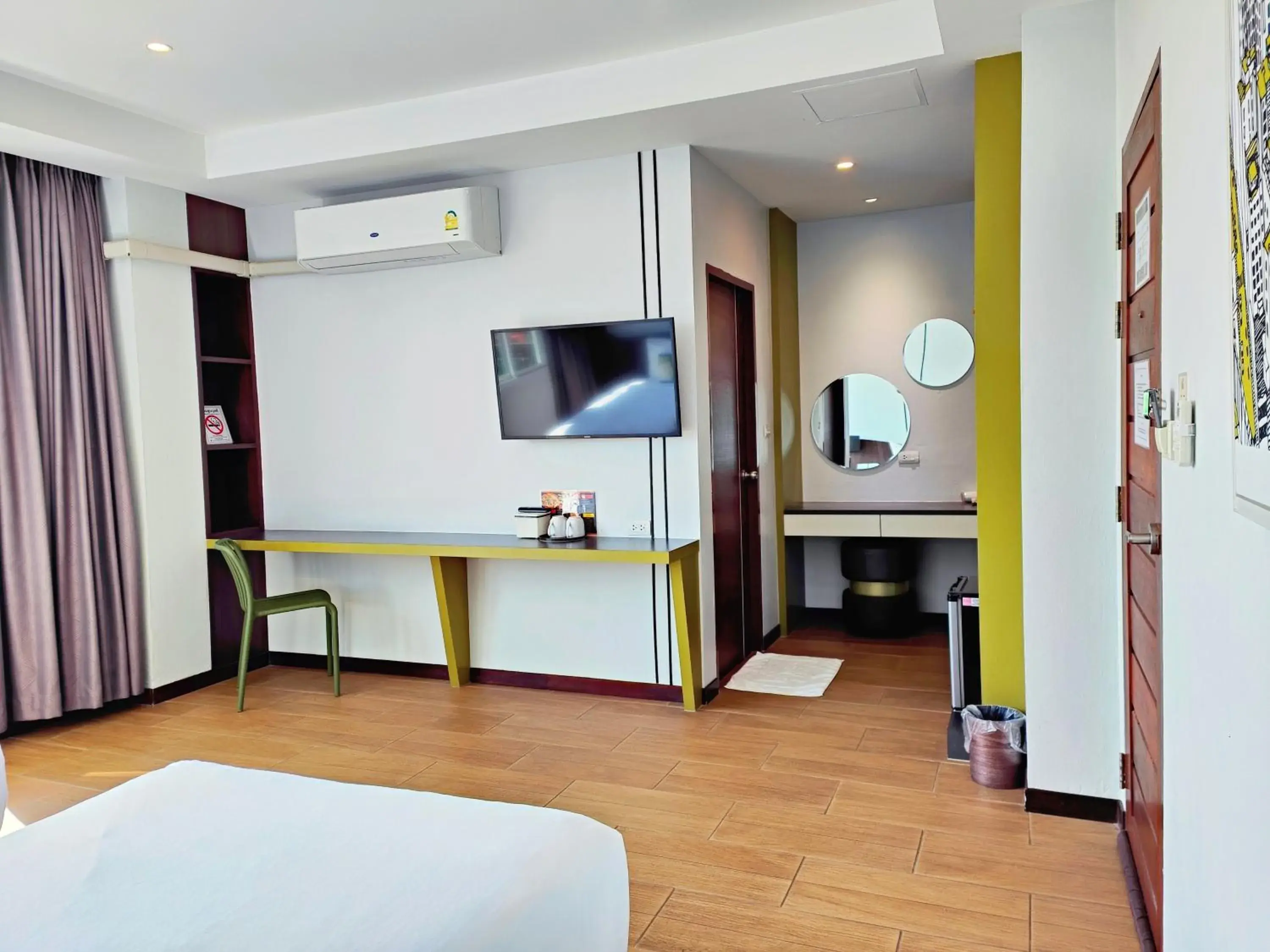 TV and multimedia, Bed in โคโค่ โฮเทล KOCO Hotel TV and multimedia, Bed in โคโค่ โฮเทล KOCO Hotel