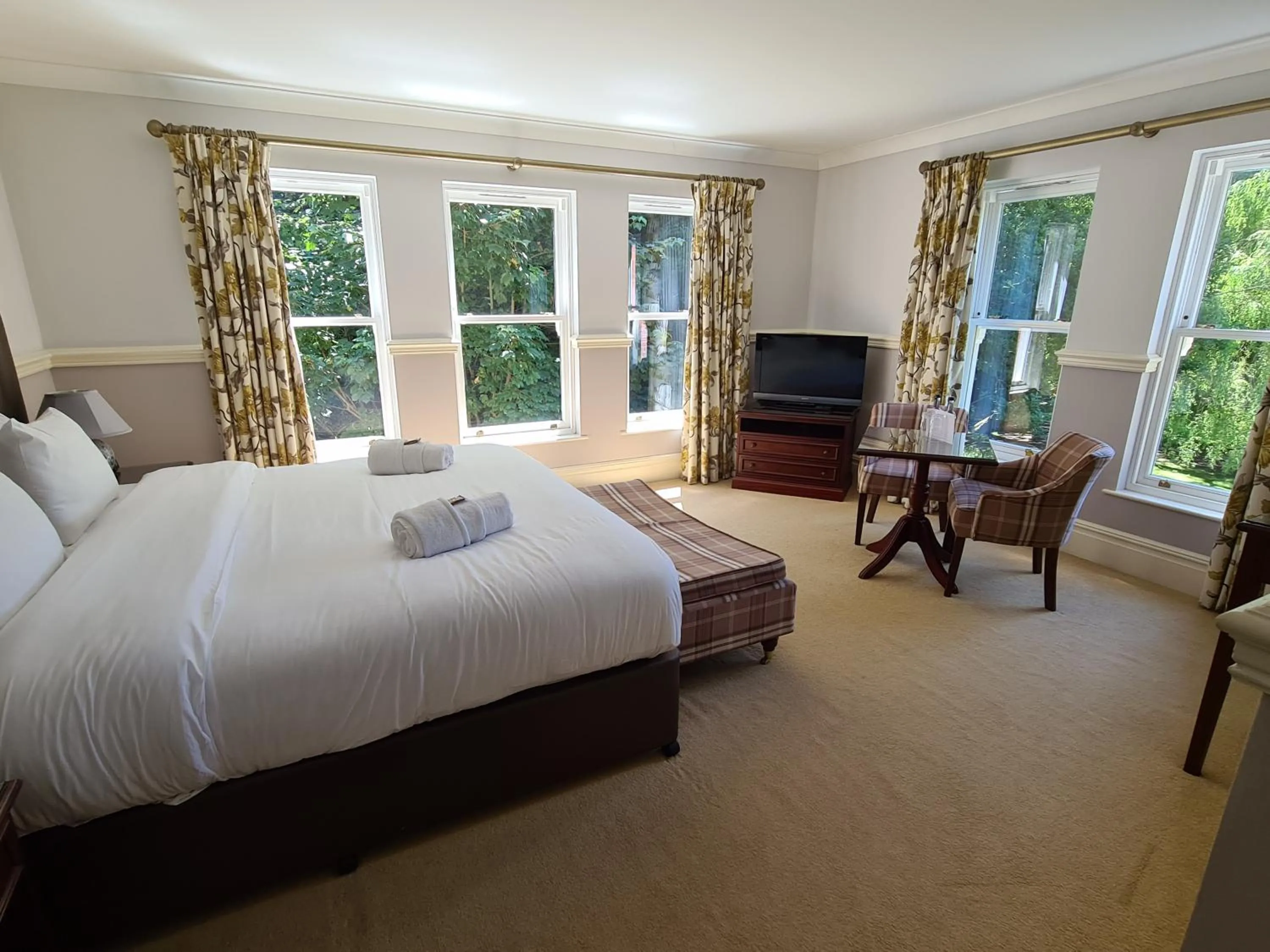 Photo of the whole room, Bed in The Dower House Hotel