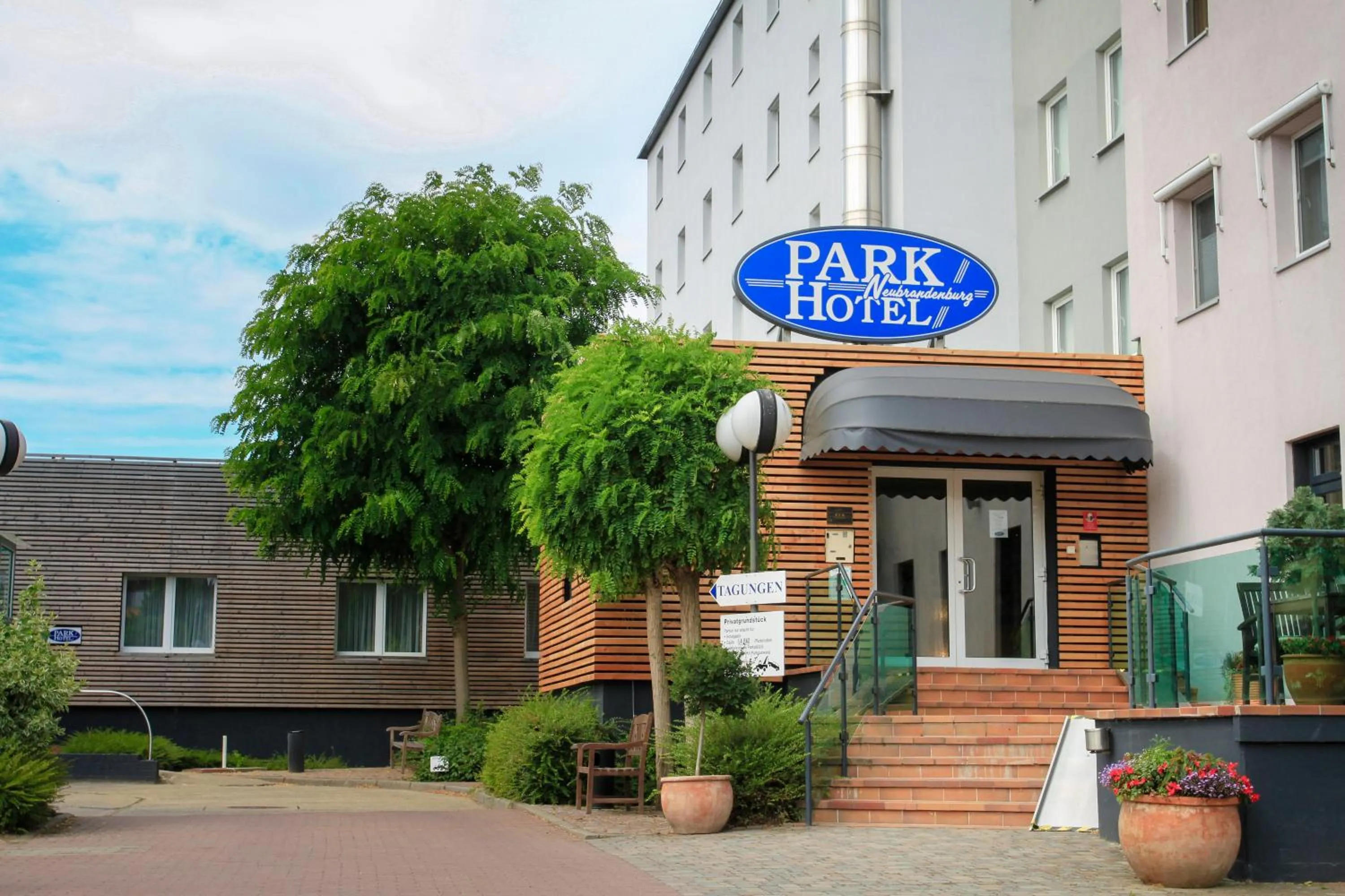 Facade/entrance in Parkhotel Neubrandenburg