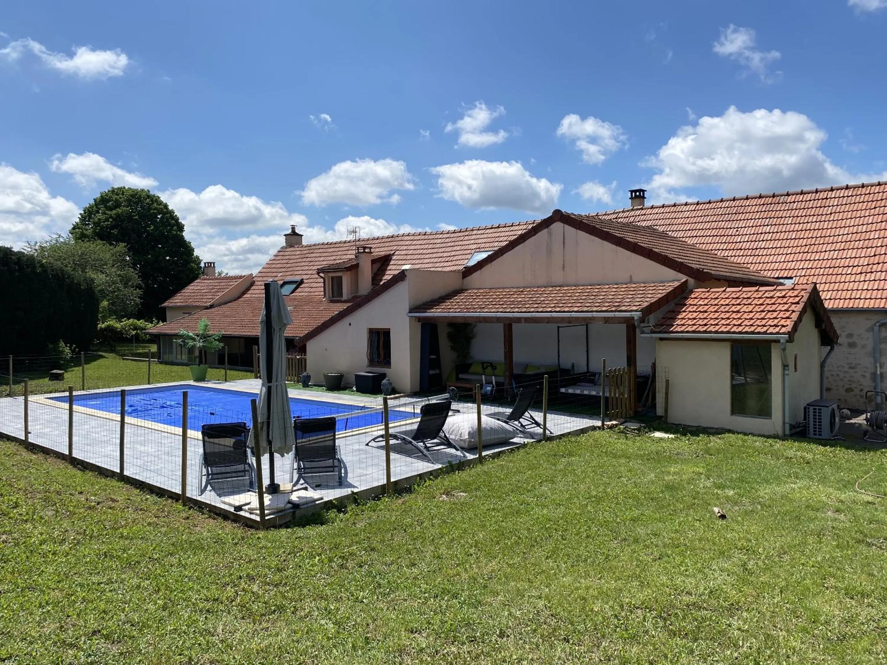 Pool view in Maison Piscine et Jacuzzi