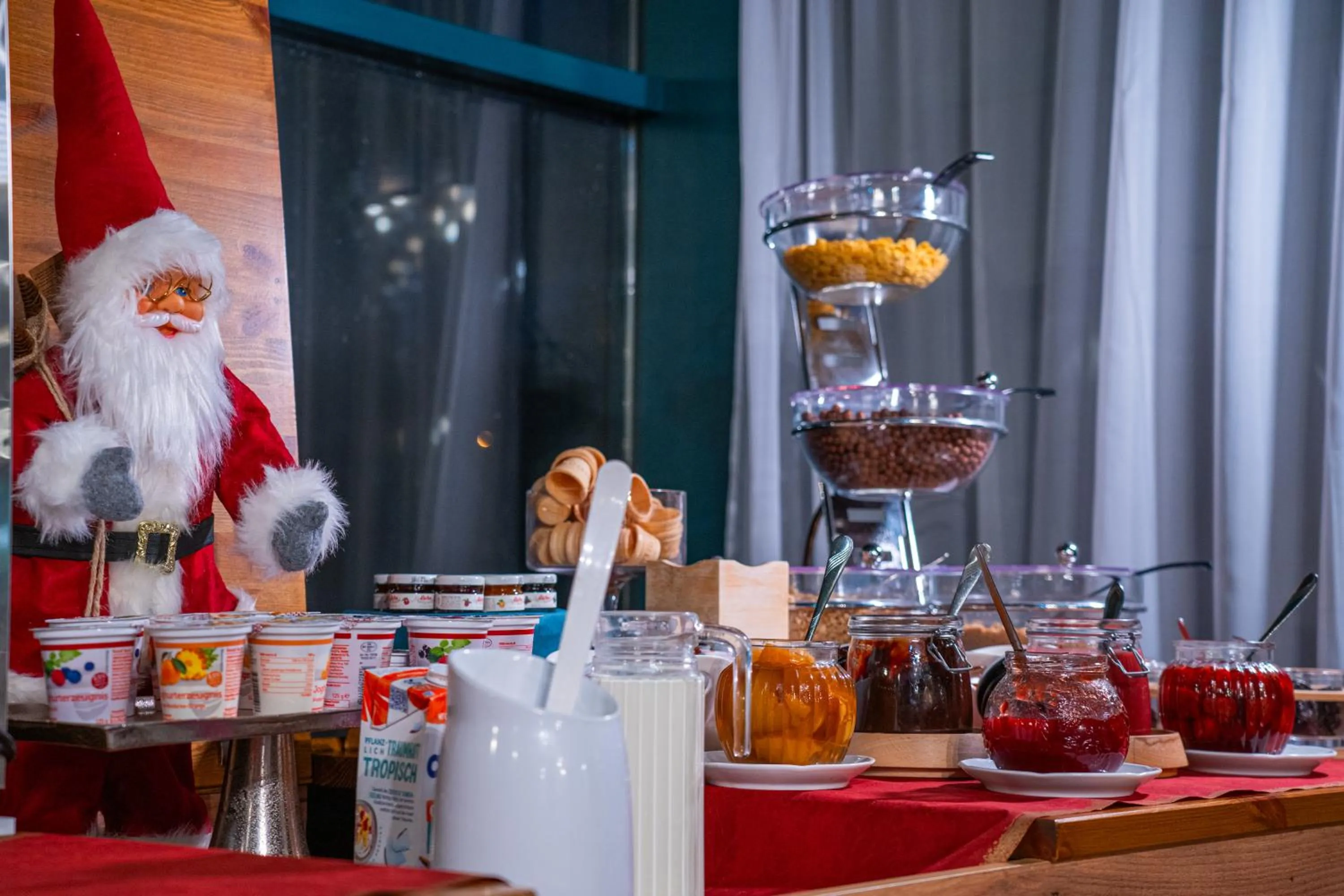 Buffet breakfast in Parkhotel Waldschlösschen