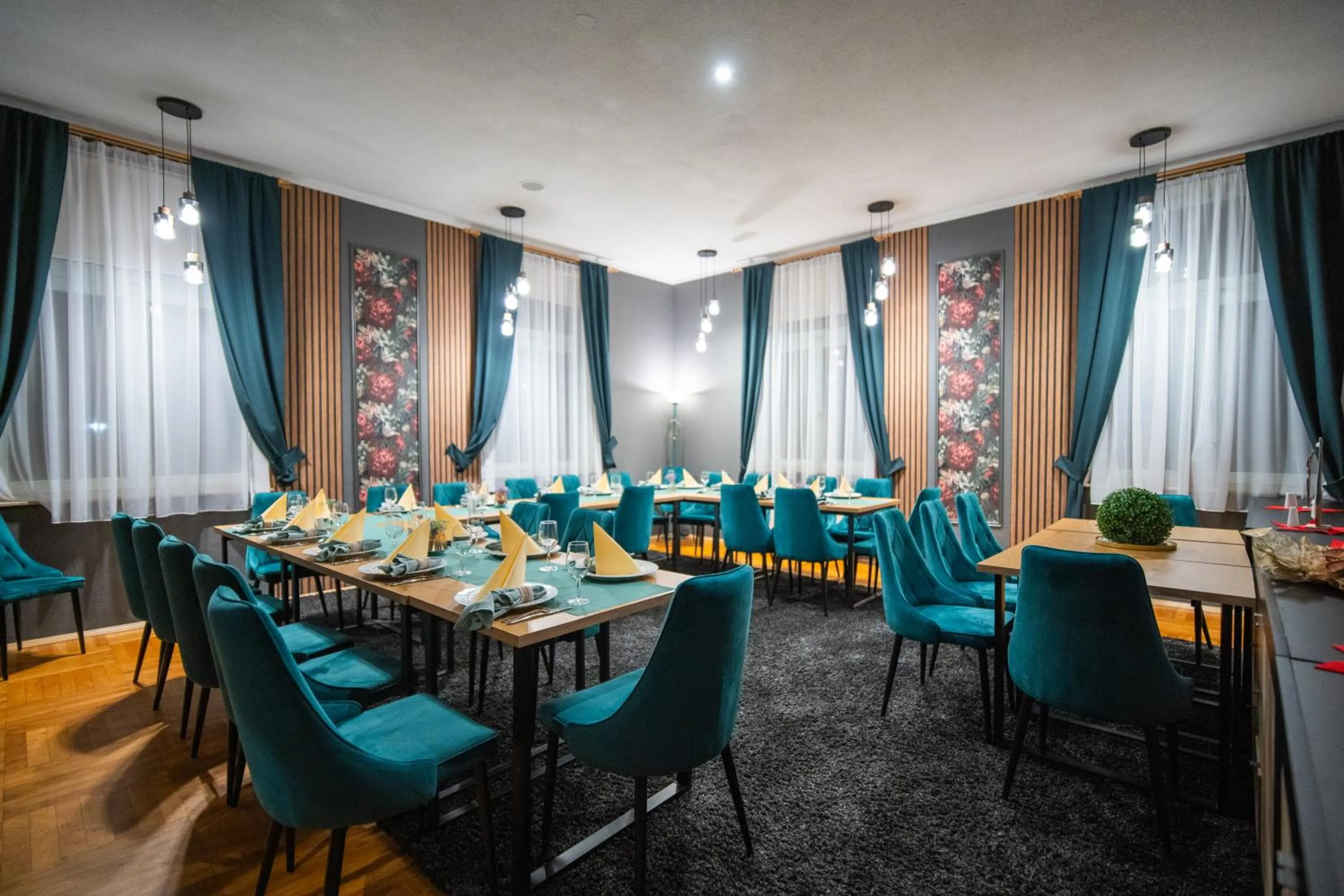 Restaurant/places to eat in Parkhotel Waldschlösschen