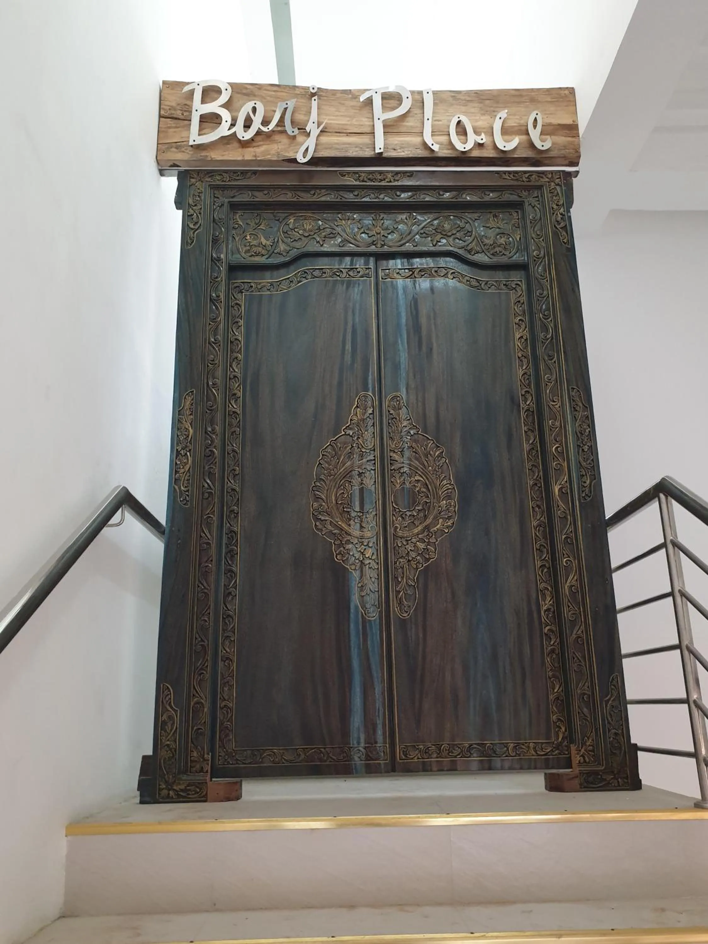 Facade/entrance in Borj Place