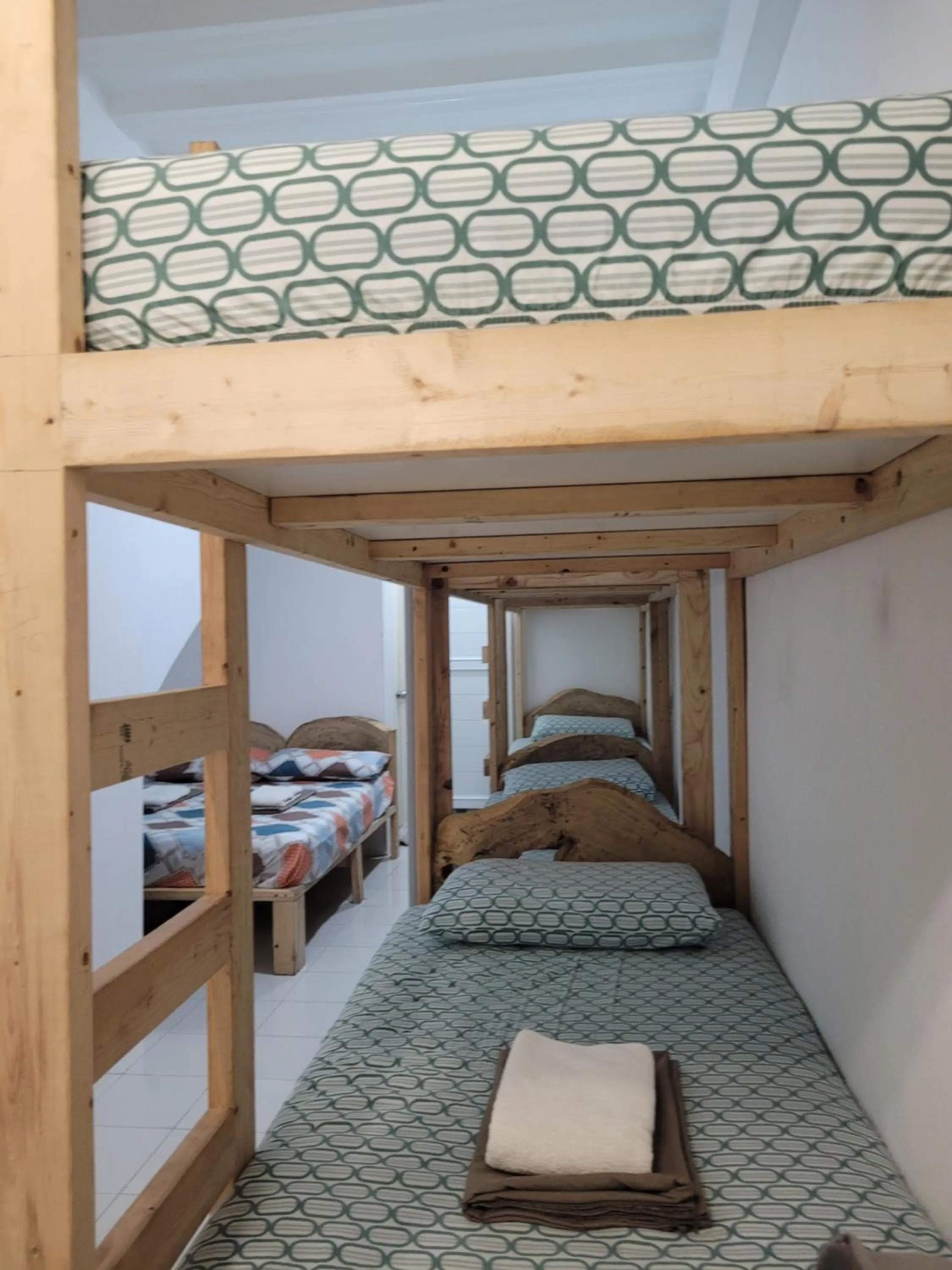 bunk bed, Bed in Borj Place
