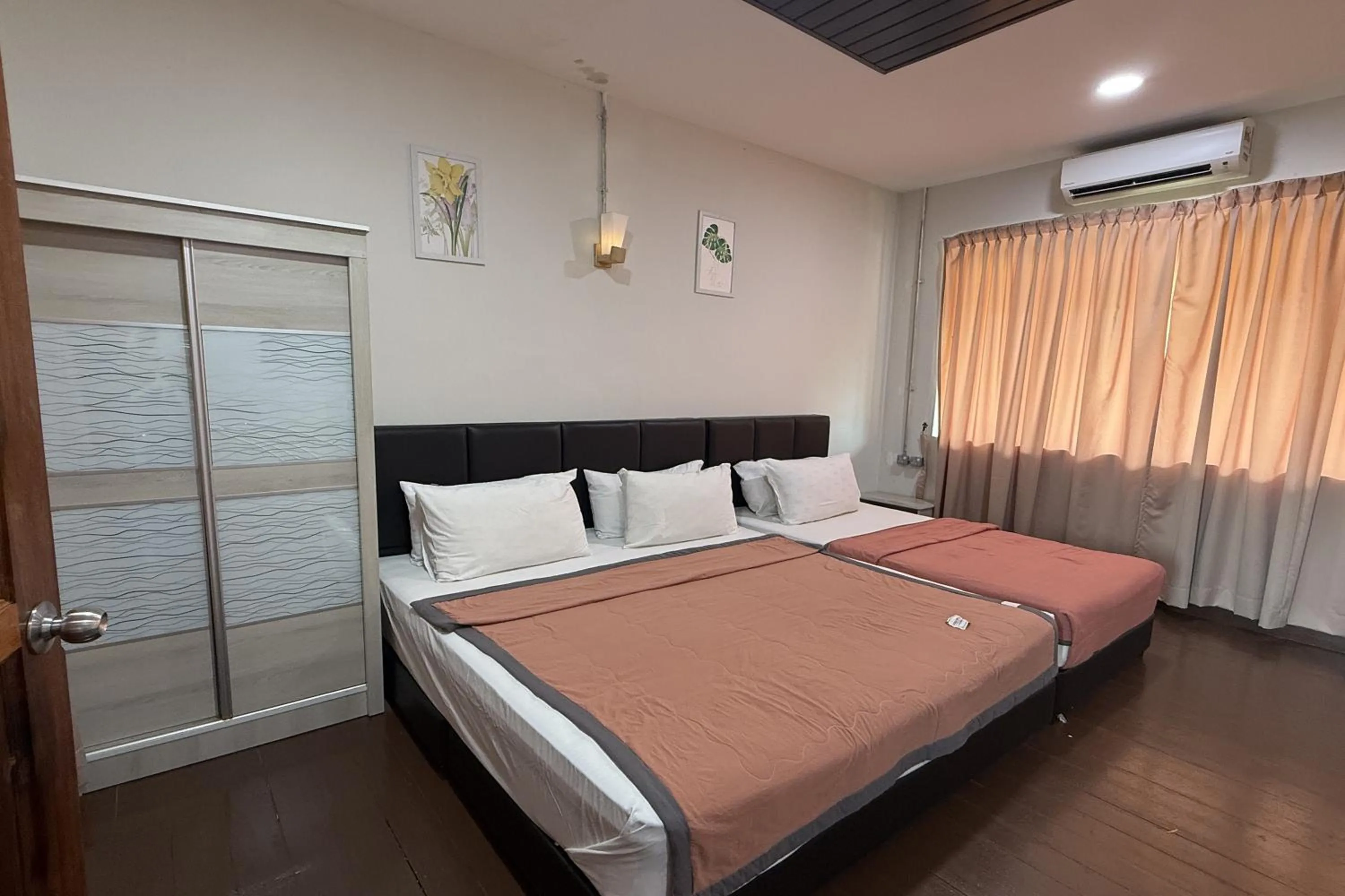 Bed in Inapan Taman Herba