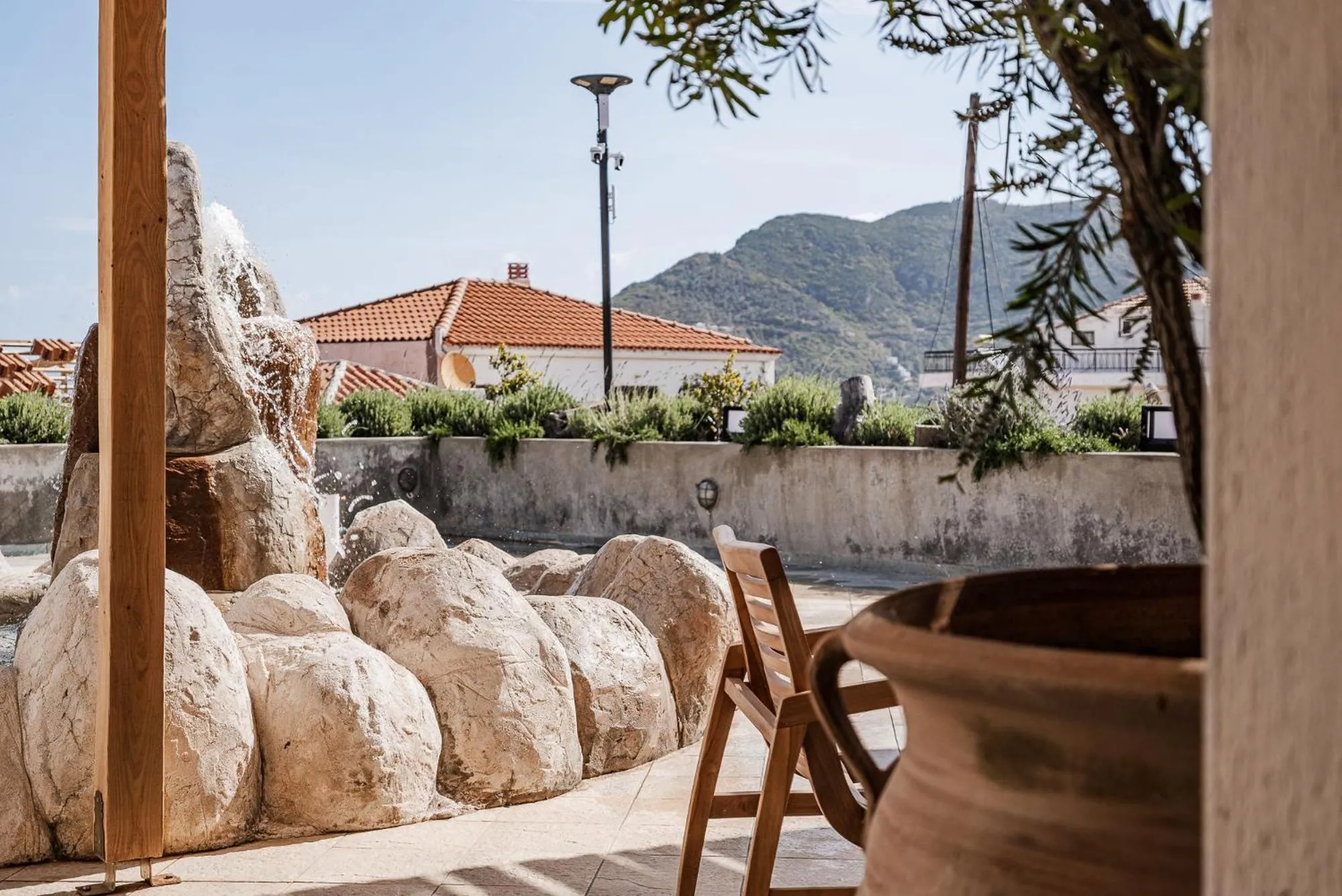 Inner courtyard view in Fasolaki Skopelos - Eco Residences