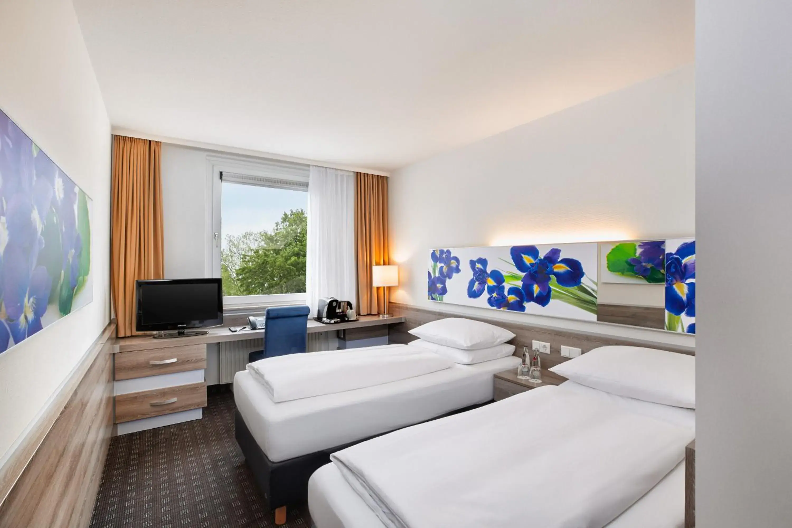 Bed in H+ Hotel Frankfurt Airport West Bed in H+ Hotel Frankfurt Airport West