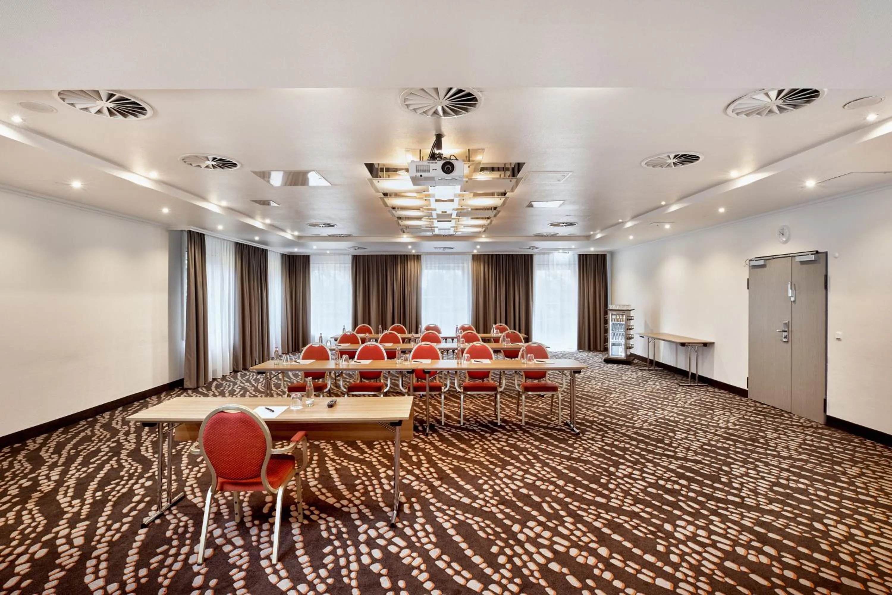 Business facilities in H+ Hotel Frankfurt Airport West