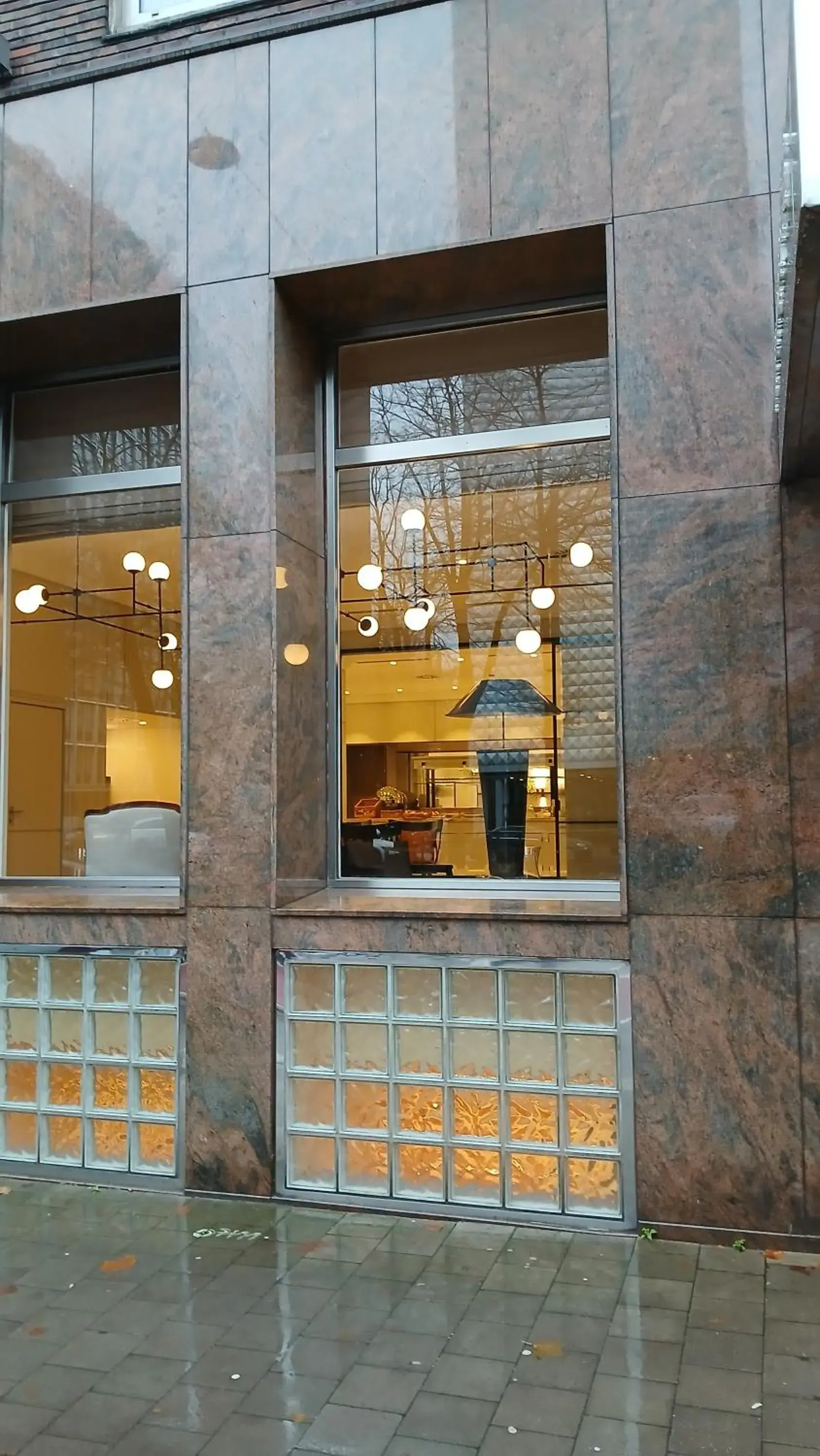 Property building in Alster-Hof Property building in Alster-Hof