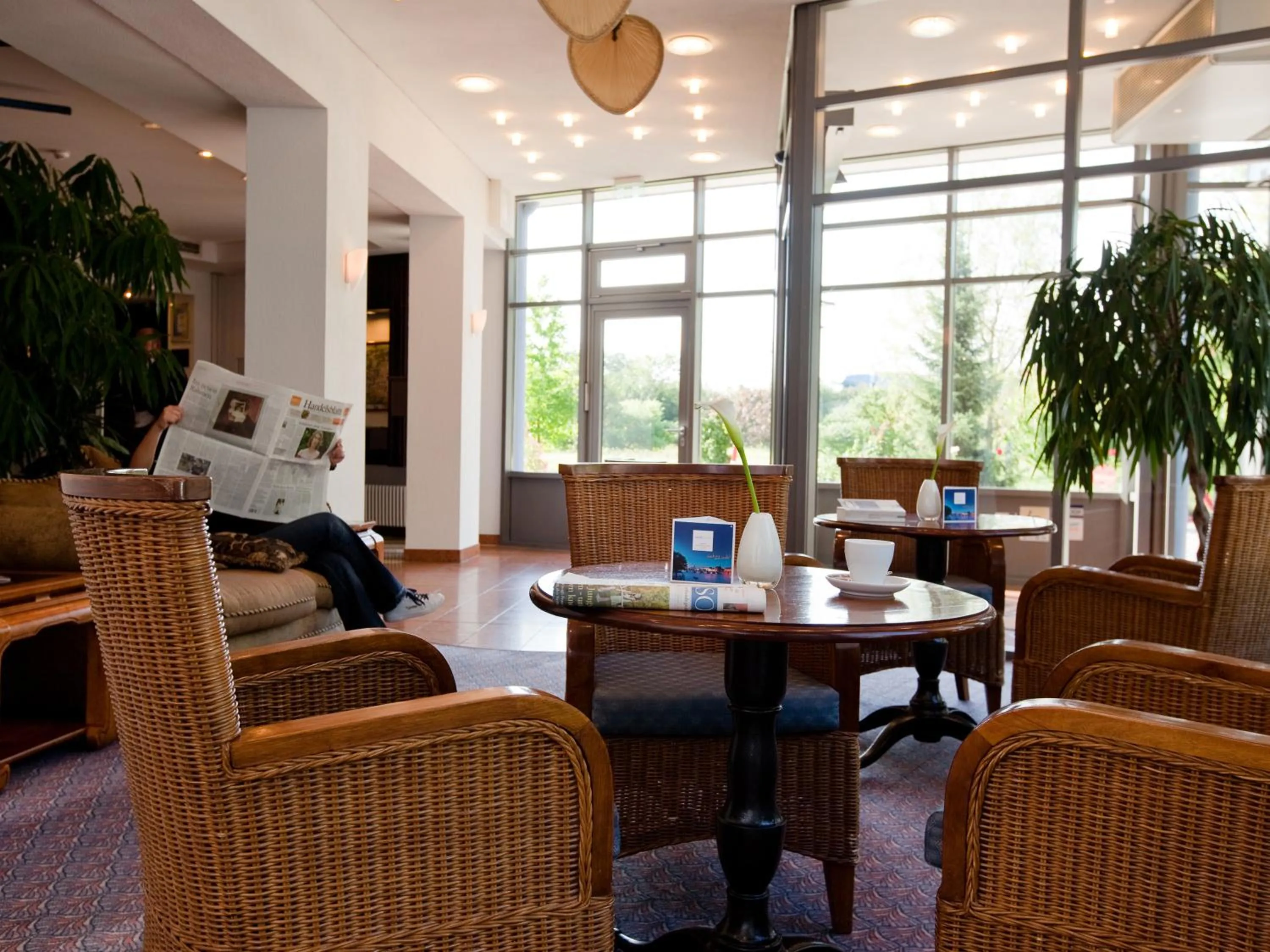 Lounge or bar in Carathotel Basel/Weil am Rhein