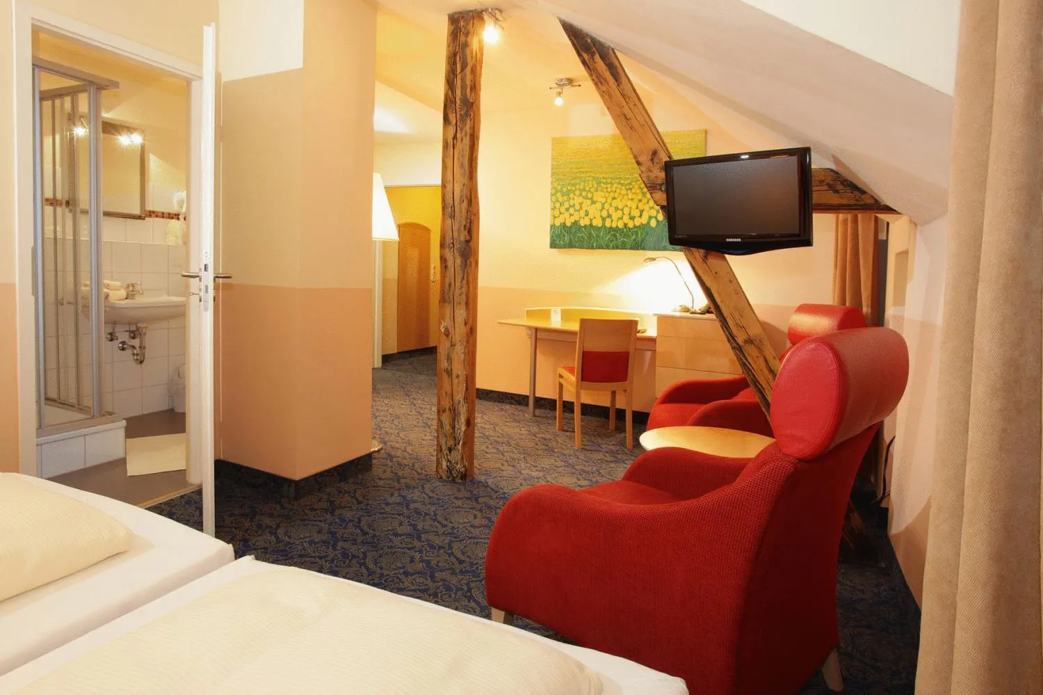 Seating area, Bed in Hotel und Gästehaus Will