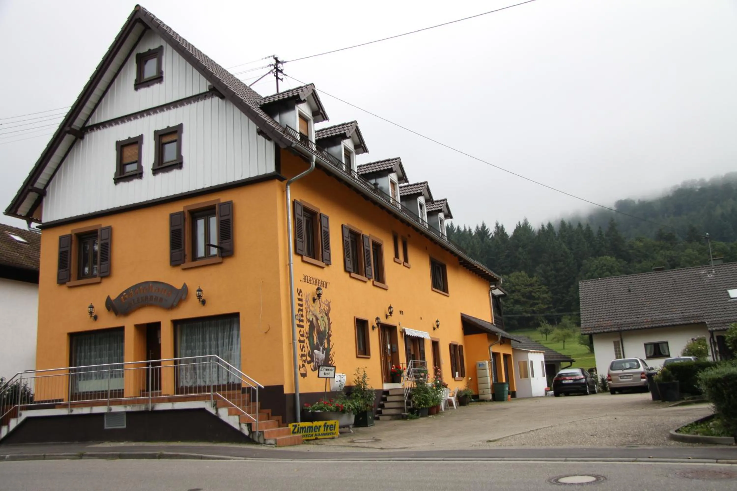 Facade/entrance in Gästehaus Alexanna