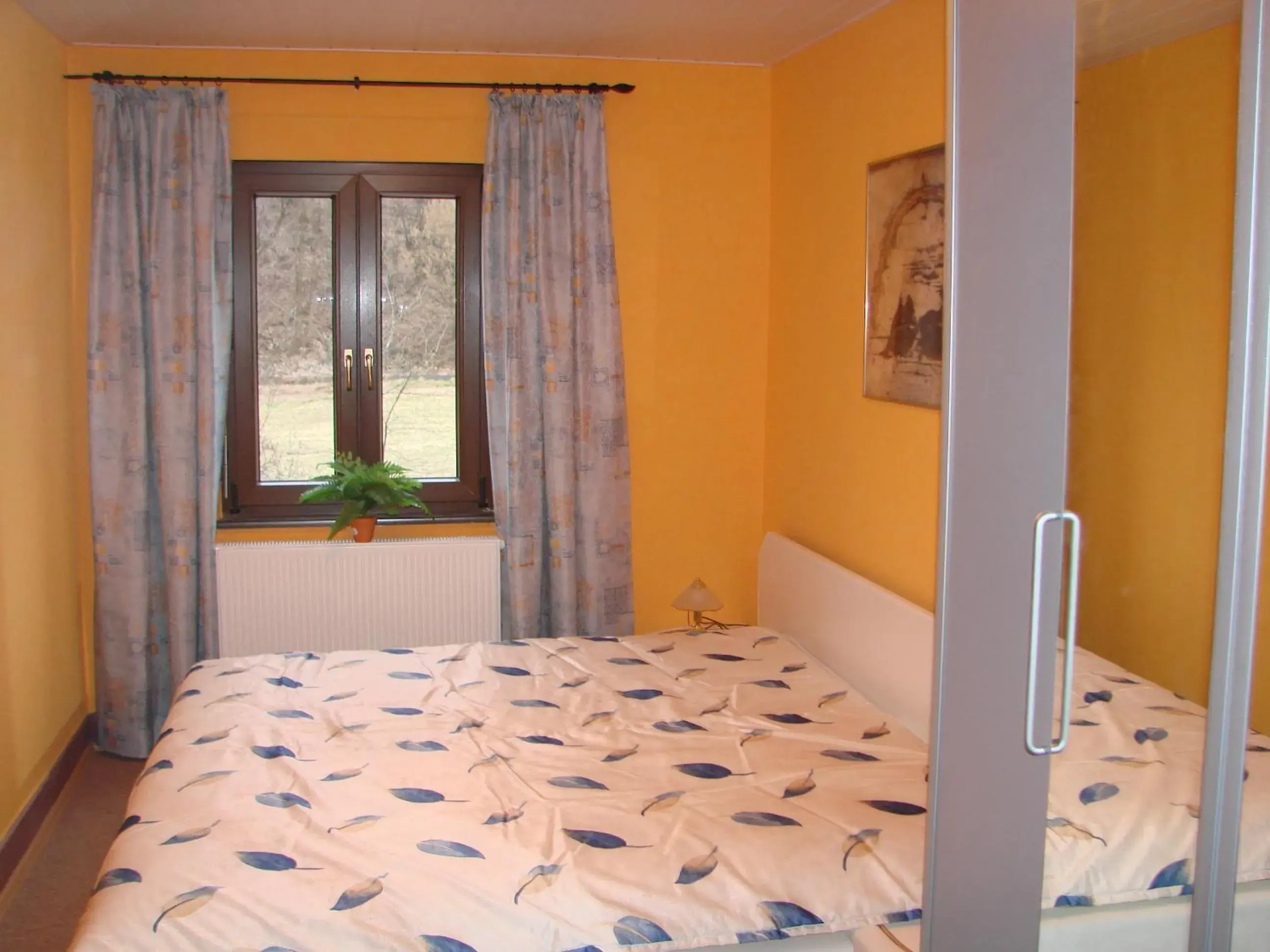 Triple Room with Shared Bathroom in Gästehaus Alexanna Triple Room with Shared Bathroom in Gästehaus Alexanna