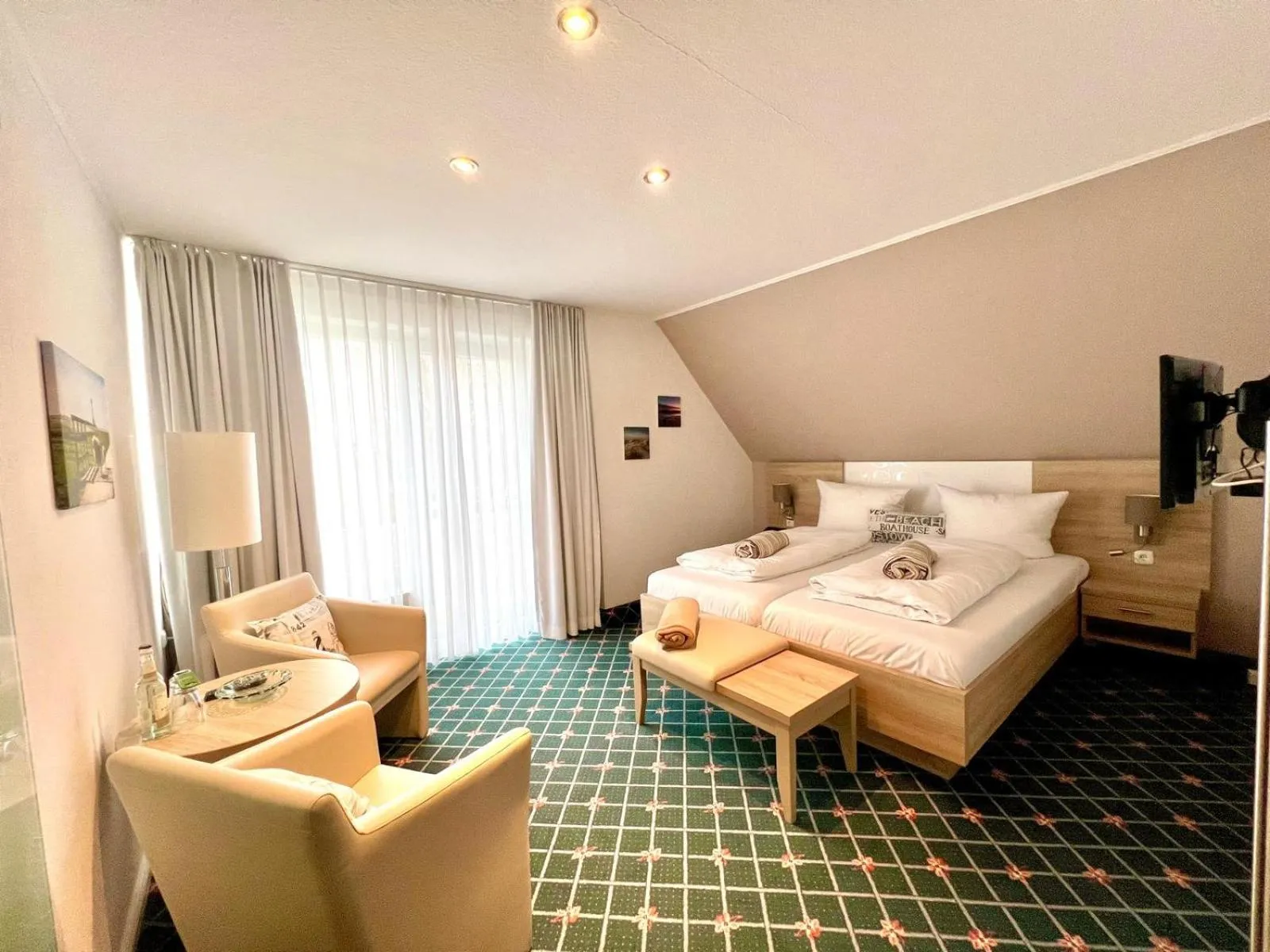 Photo of the whole room, Bed in Kirchspielkrug Landhotel & Restaurant