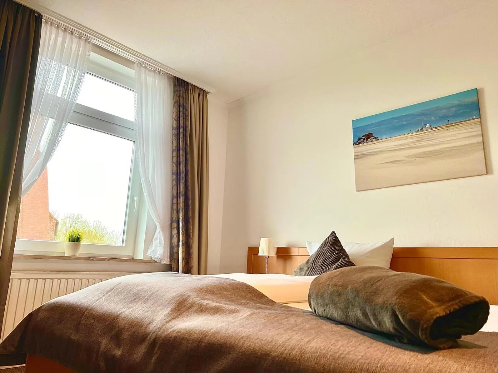 Bedroom, Bed in Kirchspielkrug Landhotel & Restaurant