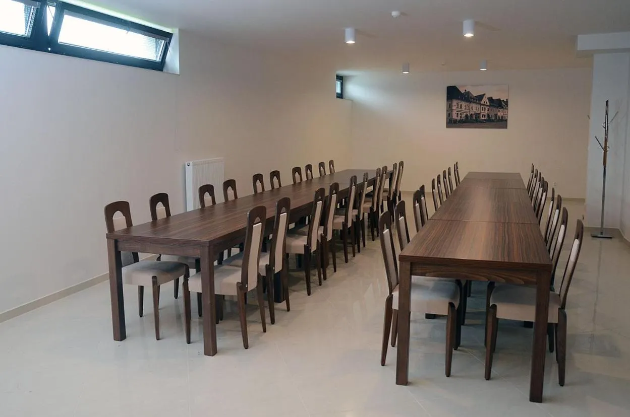 Restaurant/places to eat in Hotel Bélier