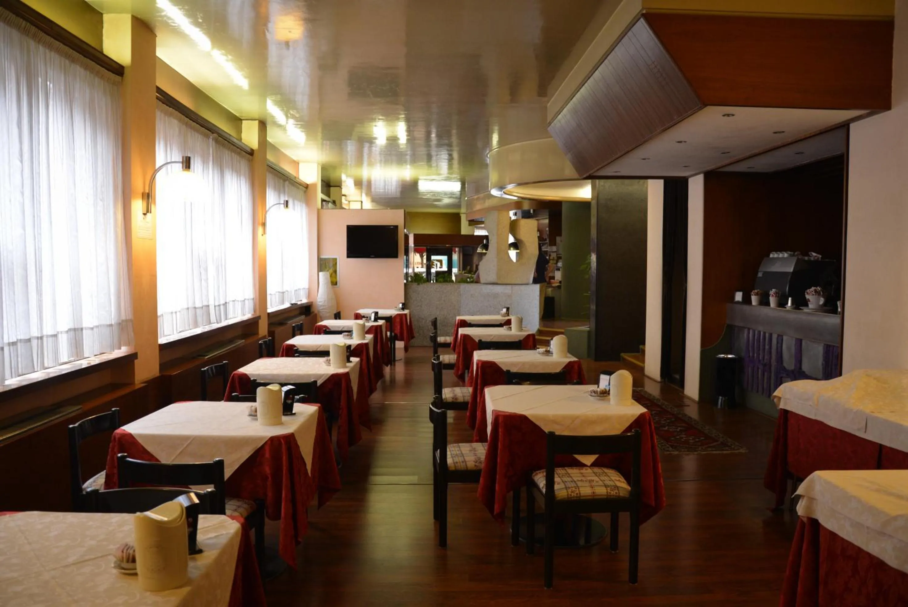 Restaurant/places to eat in Hotel Salieri