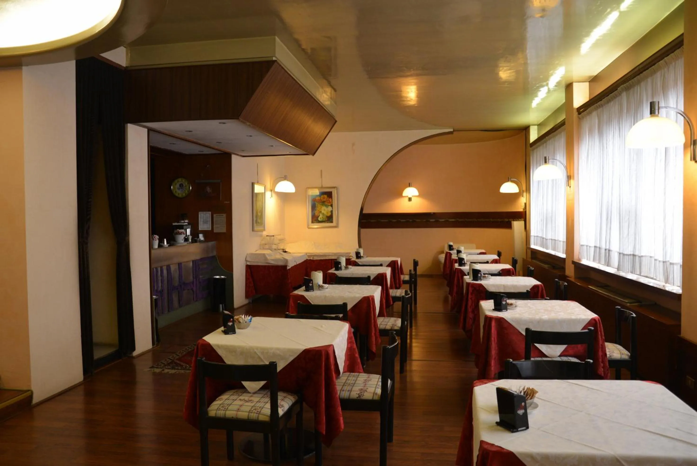 Restaurant/places to eat in Hotel Salieri