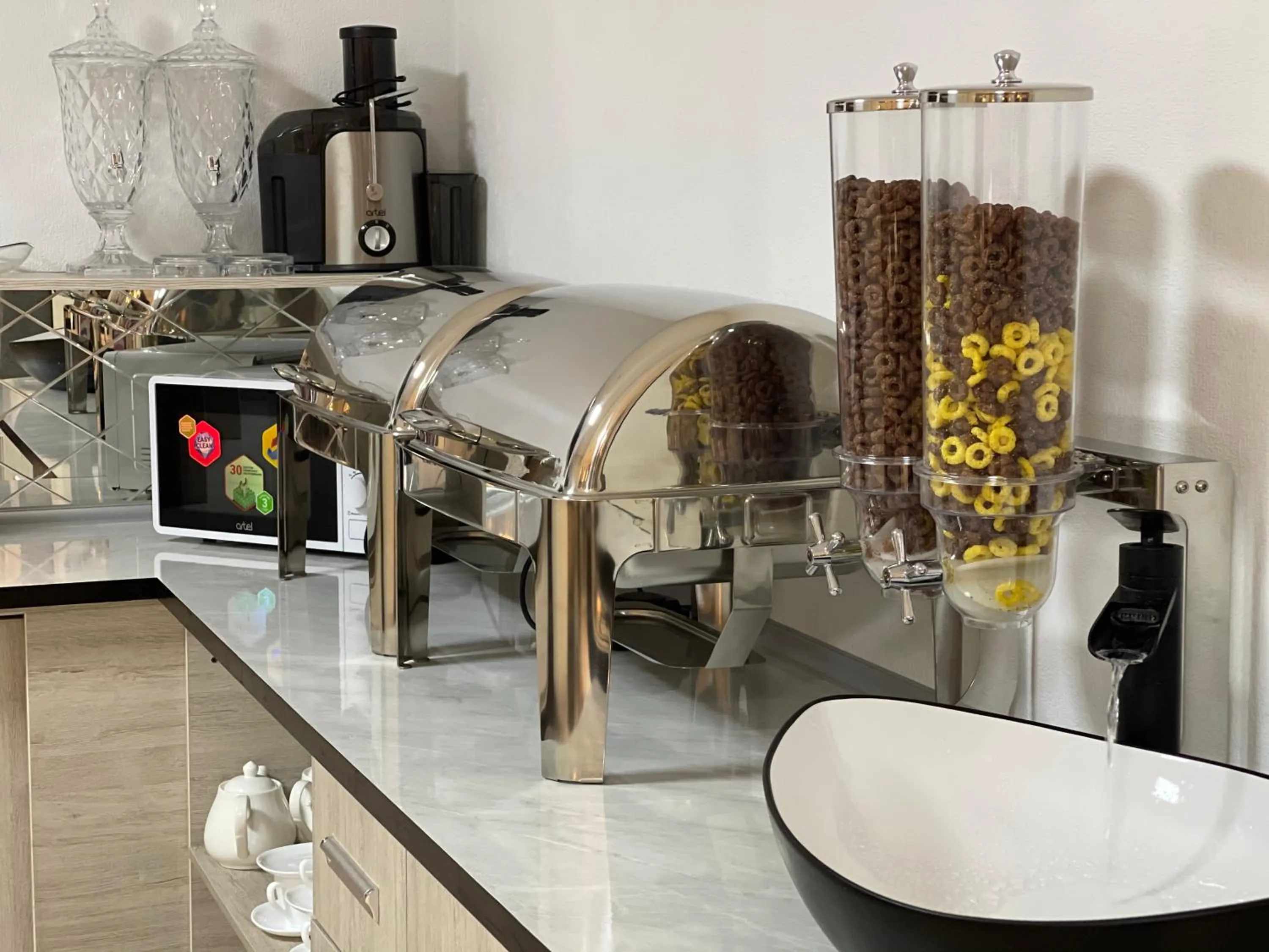 Restaurant/places to eat in Shosh Palace