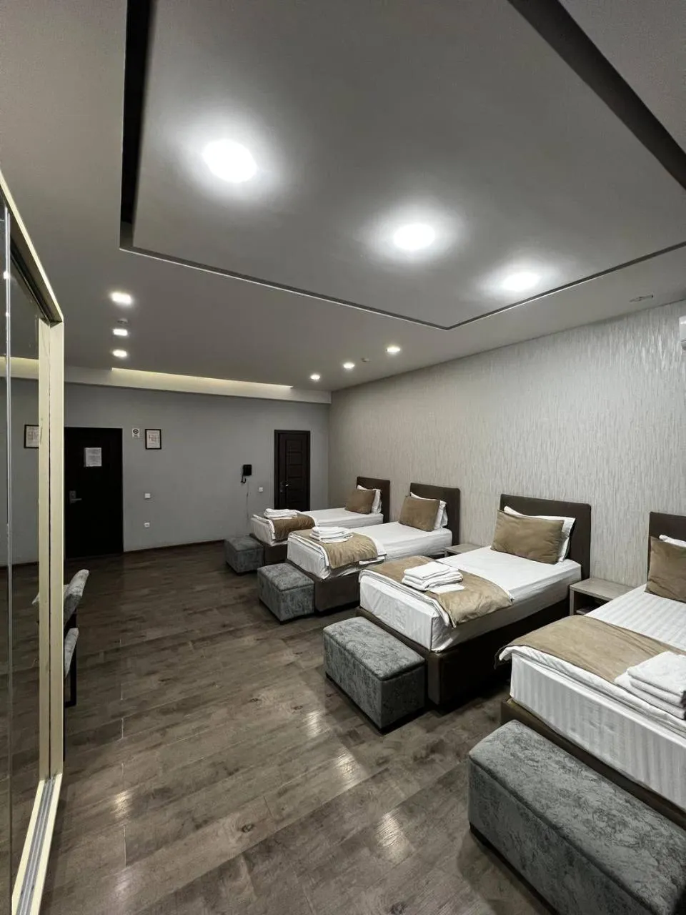 Photo of the whole room, Bed in Shosh Palace