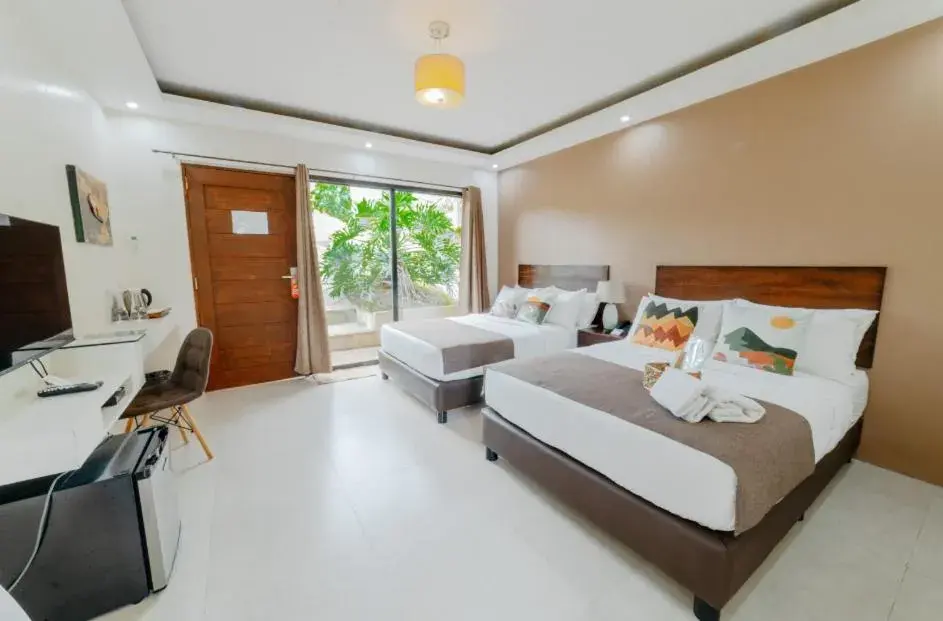 Deluxe Double Room in Spacio Caliraya Bed & Breakfast Deluxe Double Room in Spacio Caliraya Bed & Breakfast