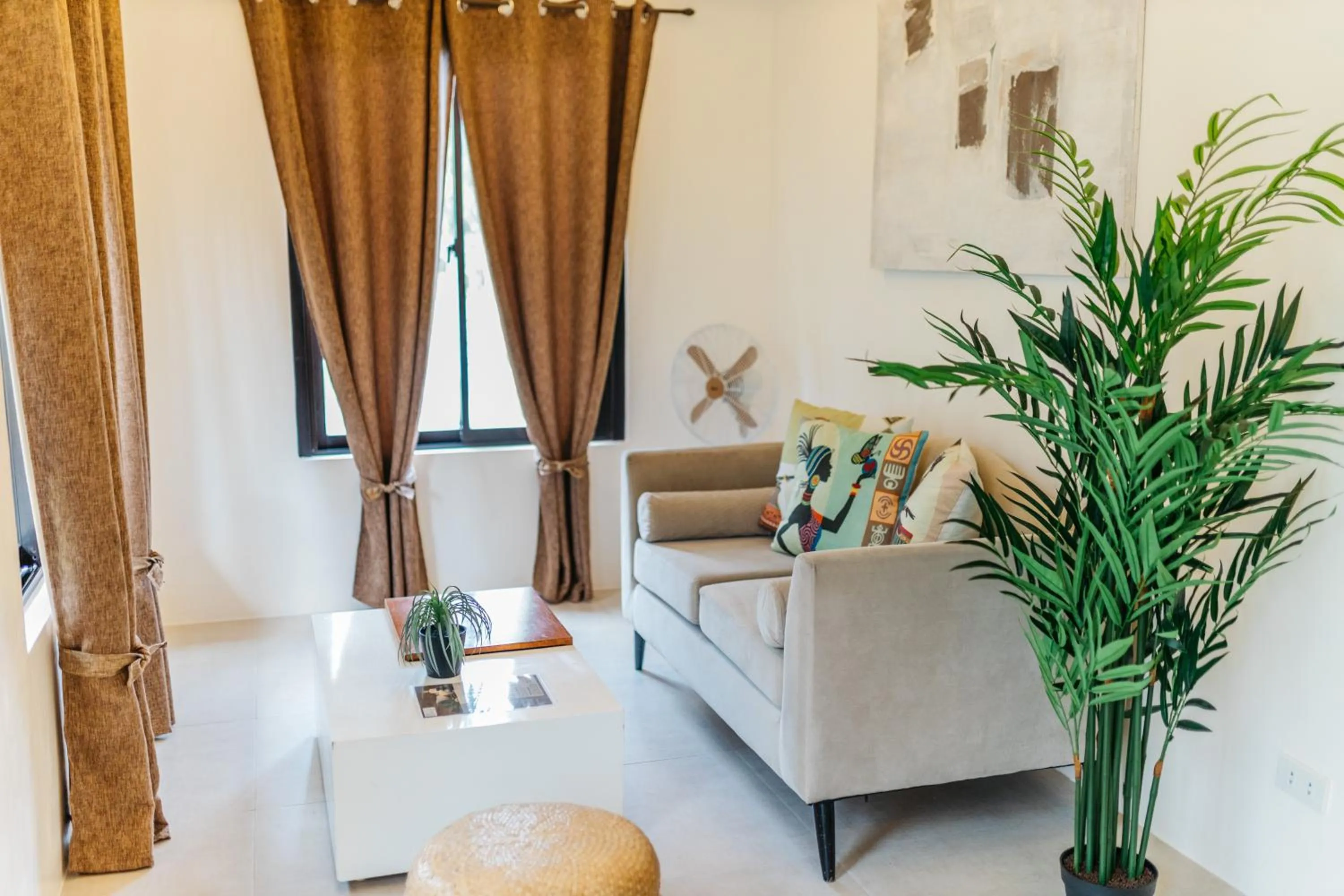 Living room in Spacio Caliraya Bed & Breakfast