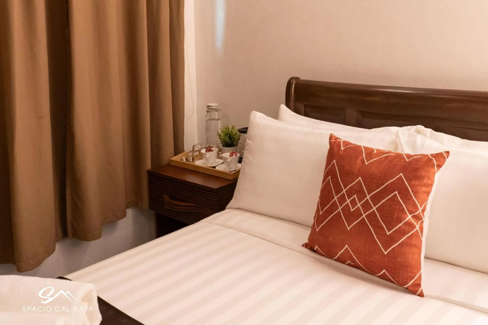 Bed in Spacio Caliraya Bed & Breakfast