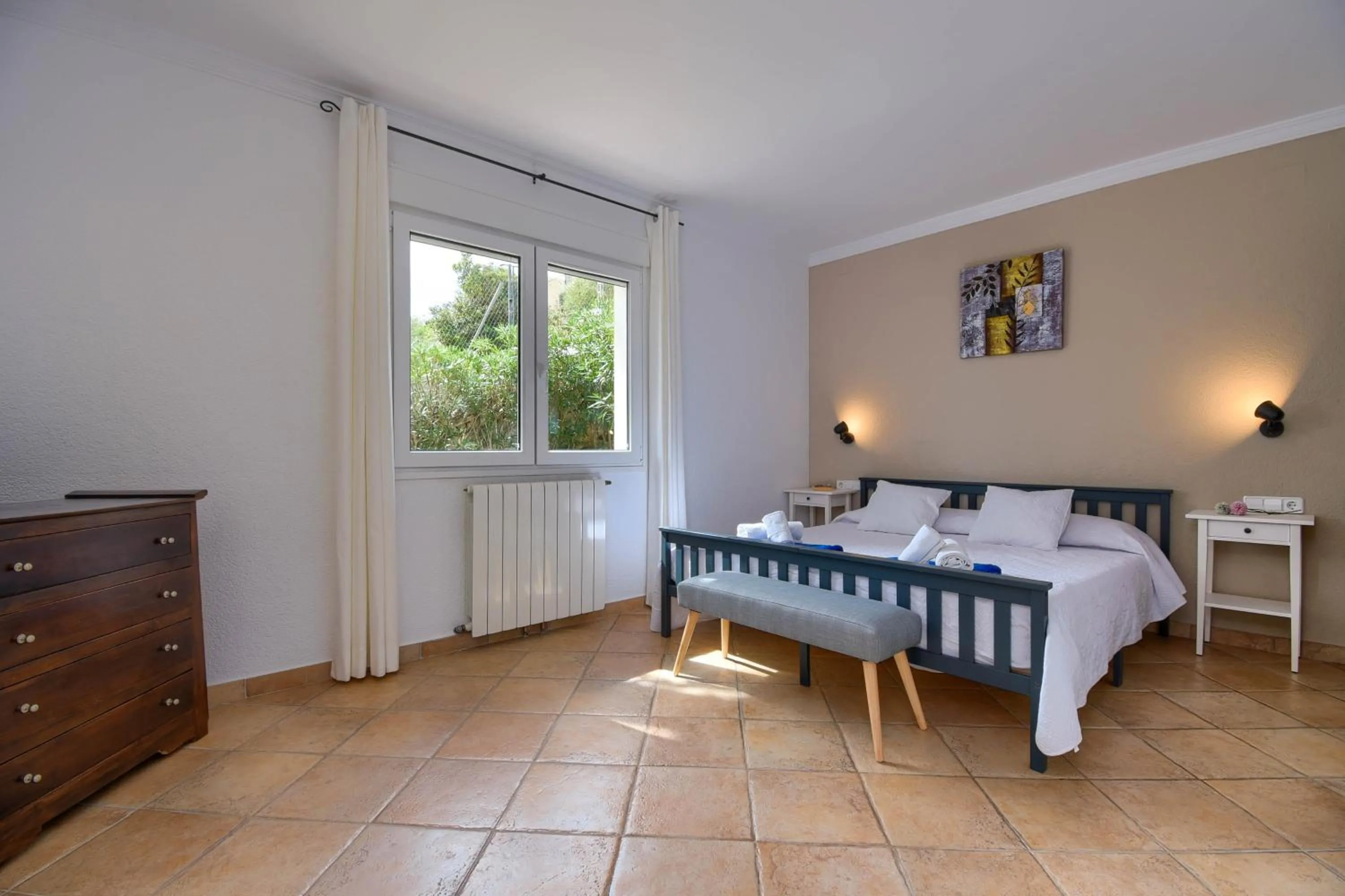 Bed in Anngo Dos by Aguilarent