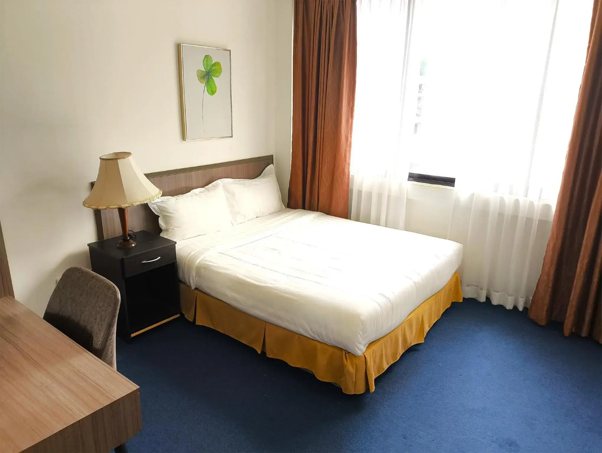 Bedroom, Bed in Jubilee Hotel Bedroom, Bed in Jubilee Hotel