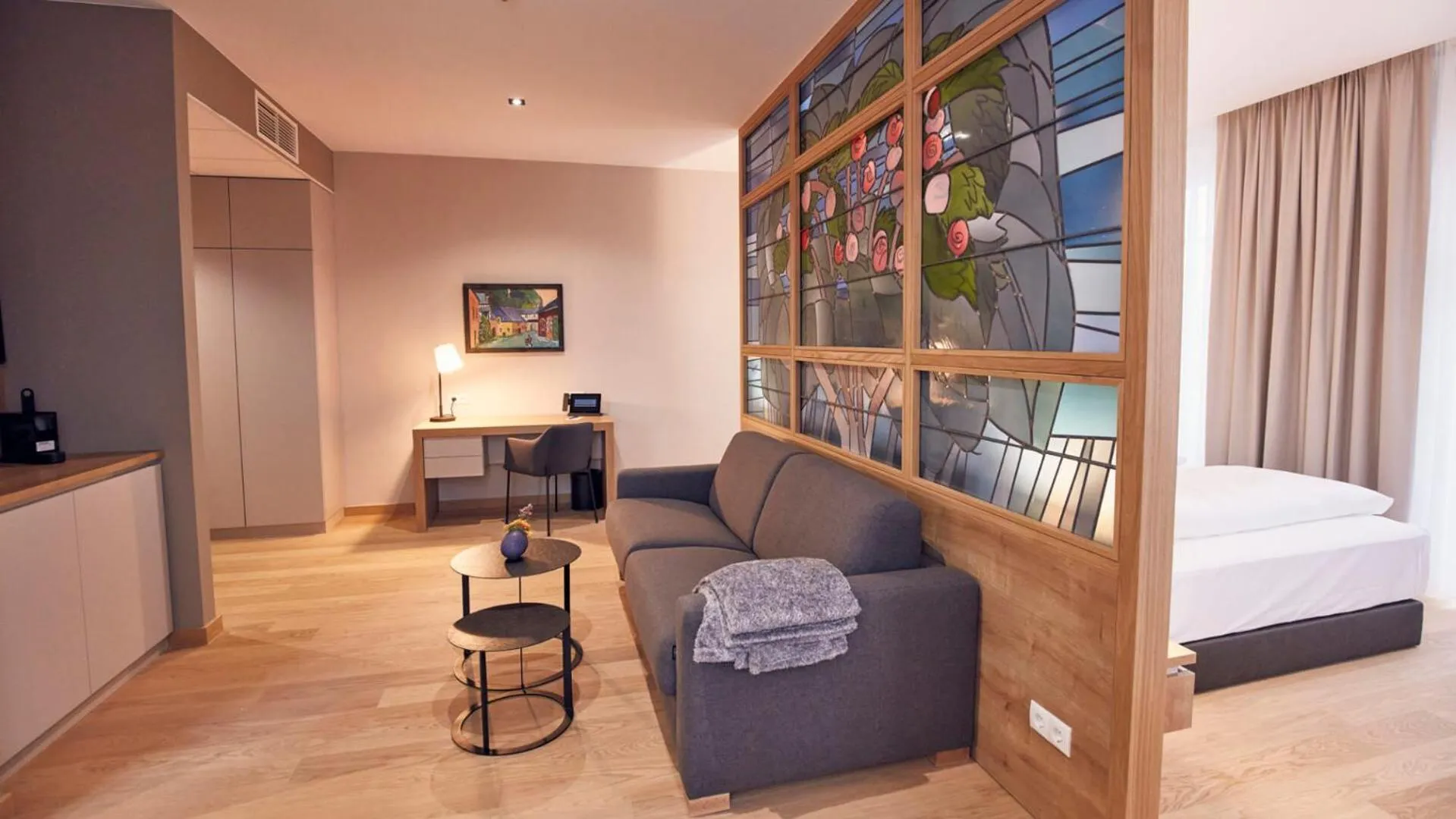 Living room, Bed in Seehotel Maria Laach