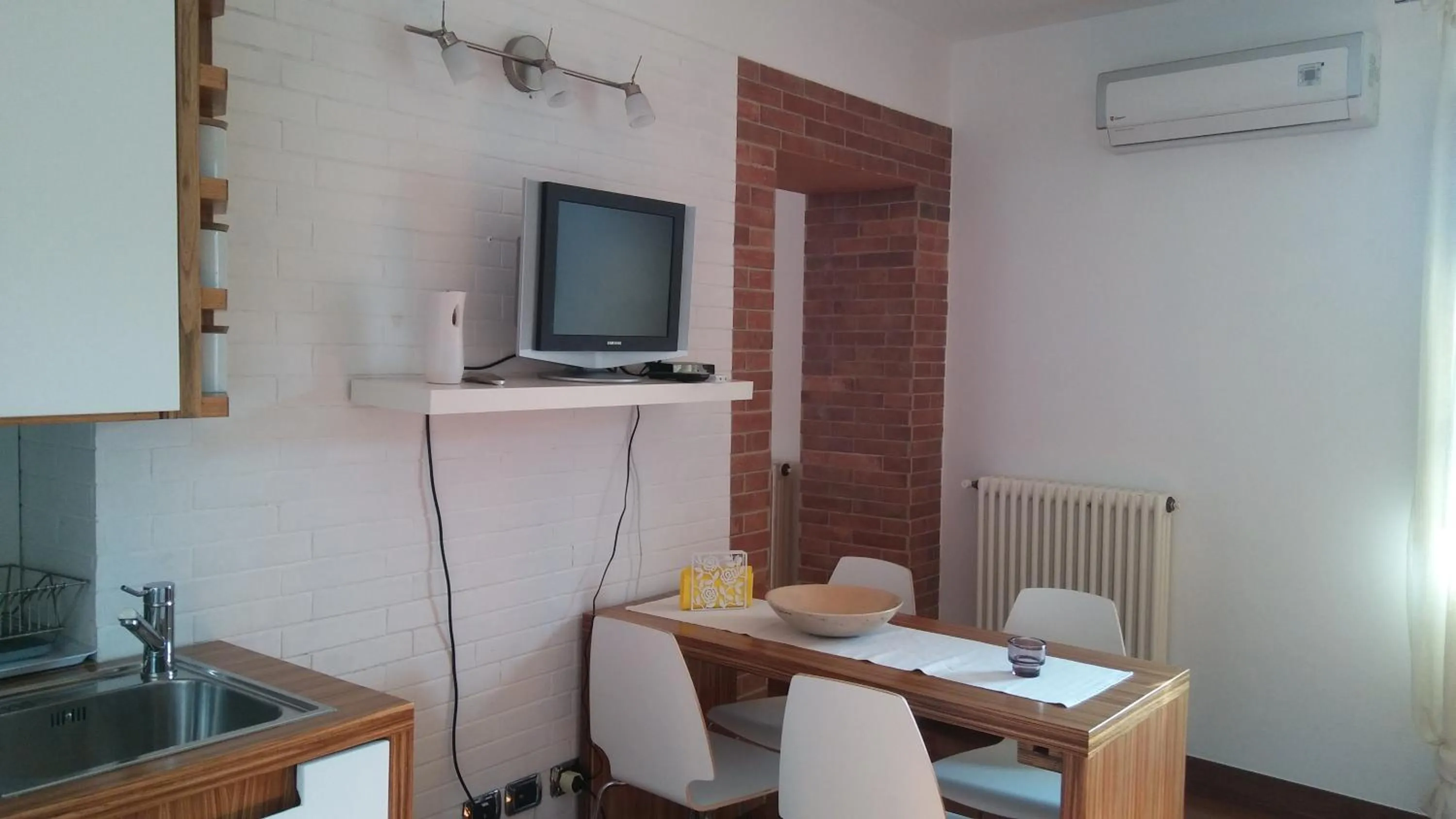 Other in Residence Zelzar